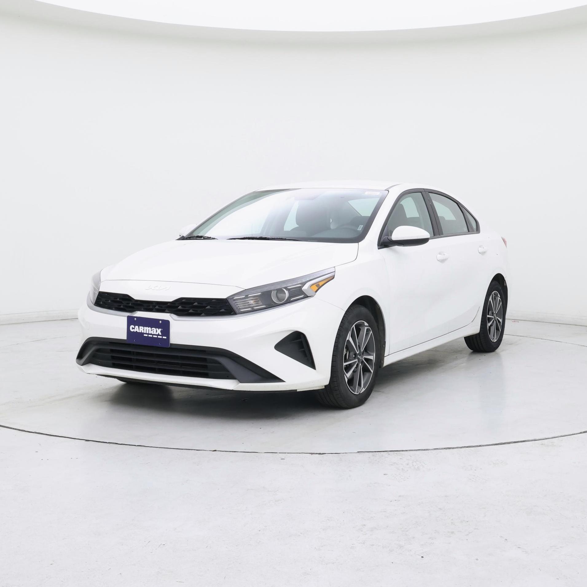 Thumbnail: 2023 Kia Forte - 4