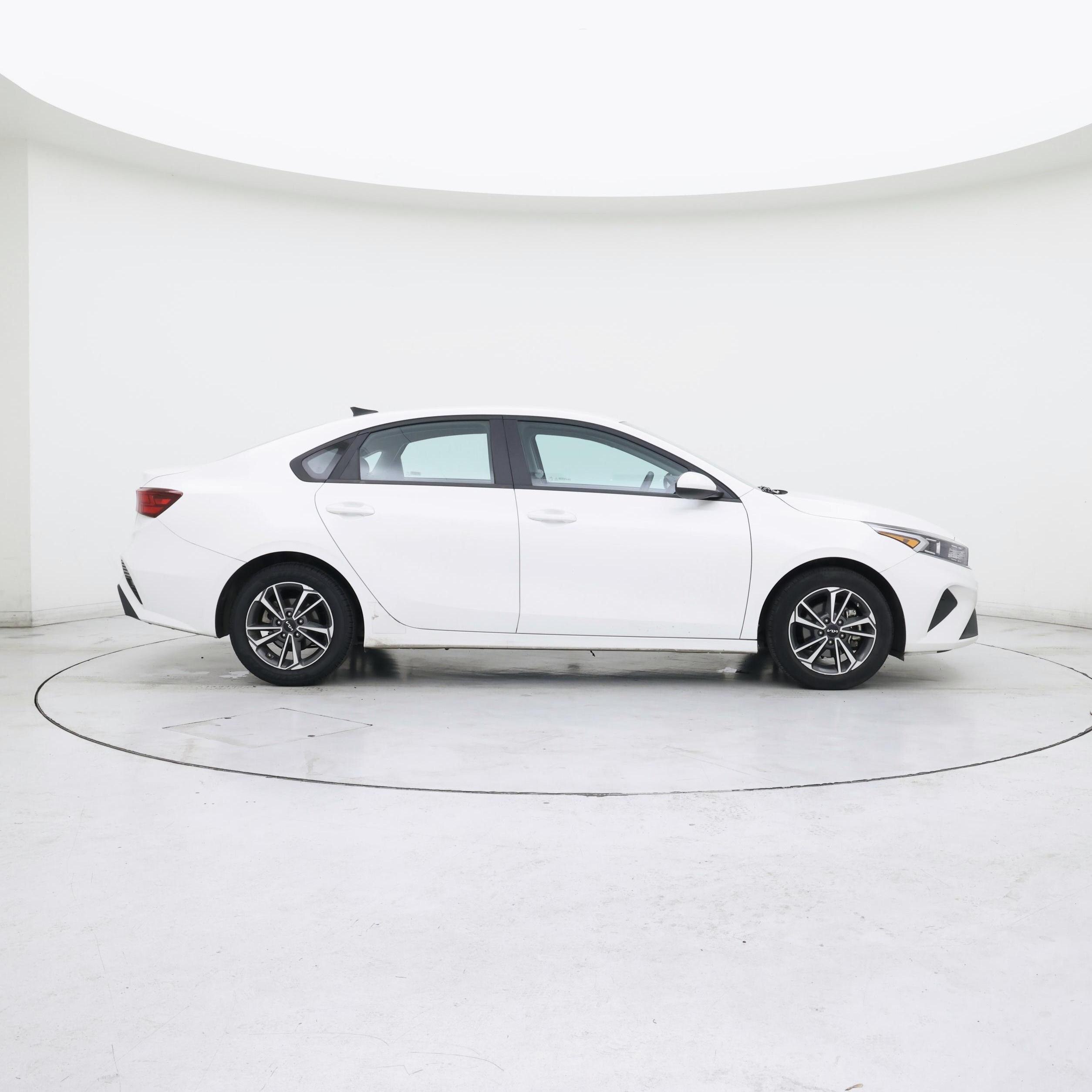 Thumbnail: 2023 Kia Forte - 7