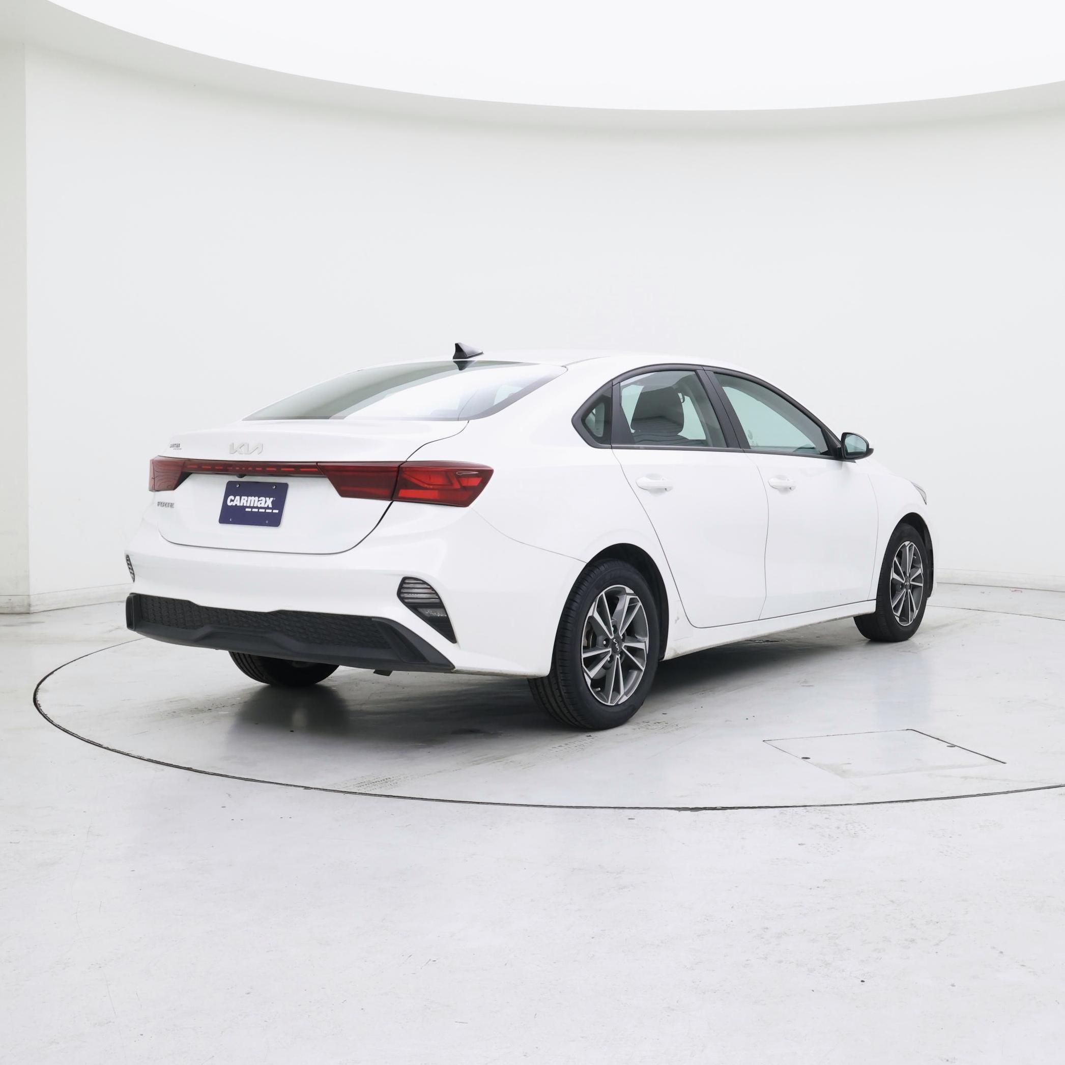 Thumbnail: 2023 Kia Forte - 8