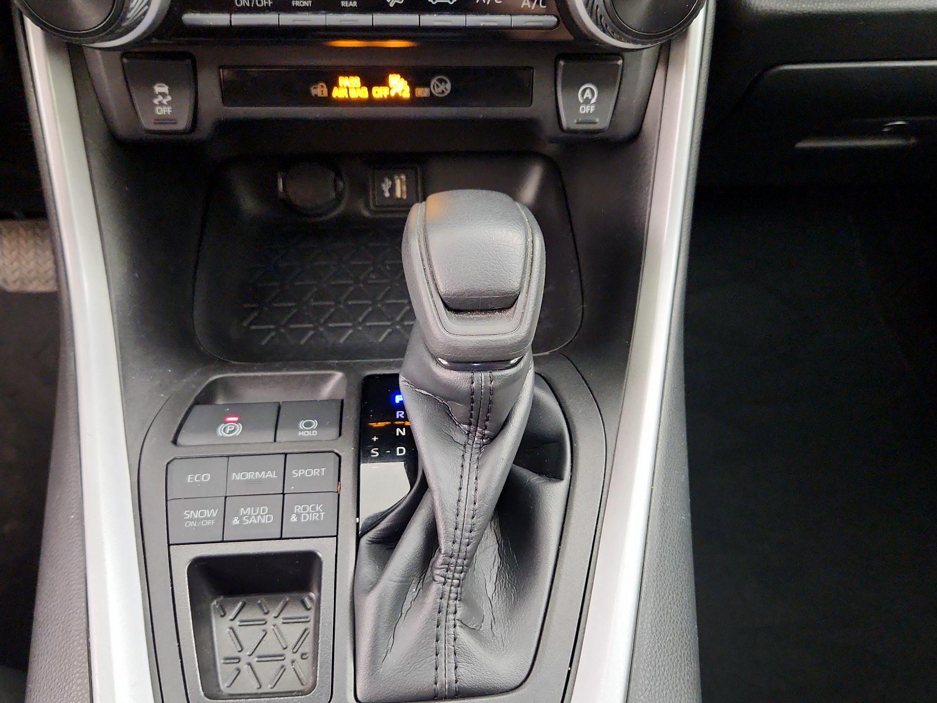 Thumbnail: 2023 Toyota RAV4 - 17