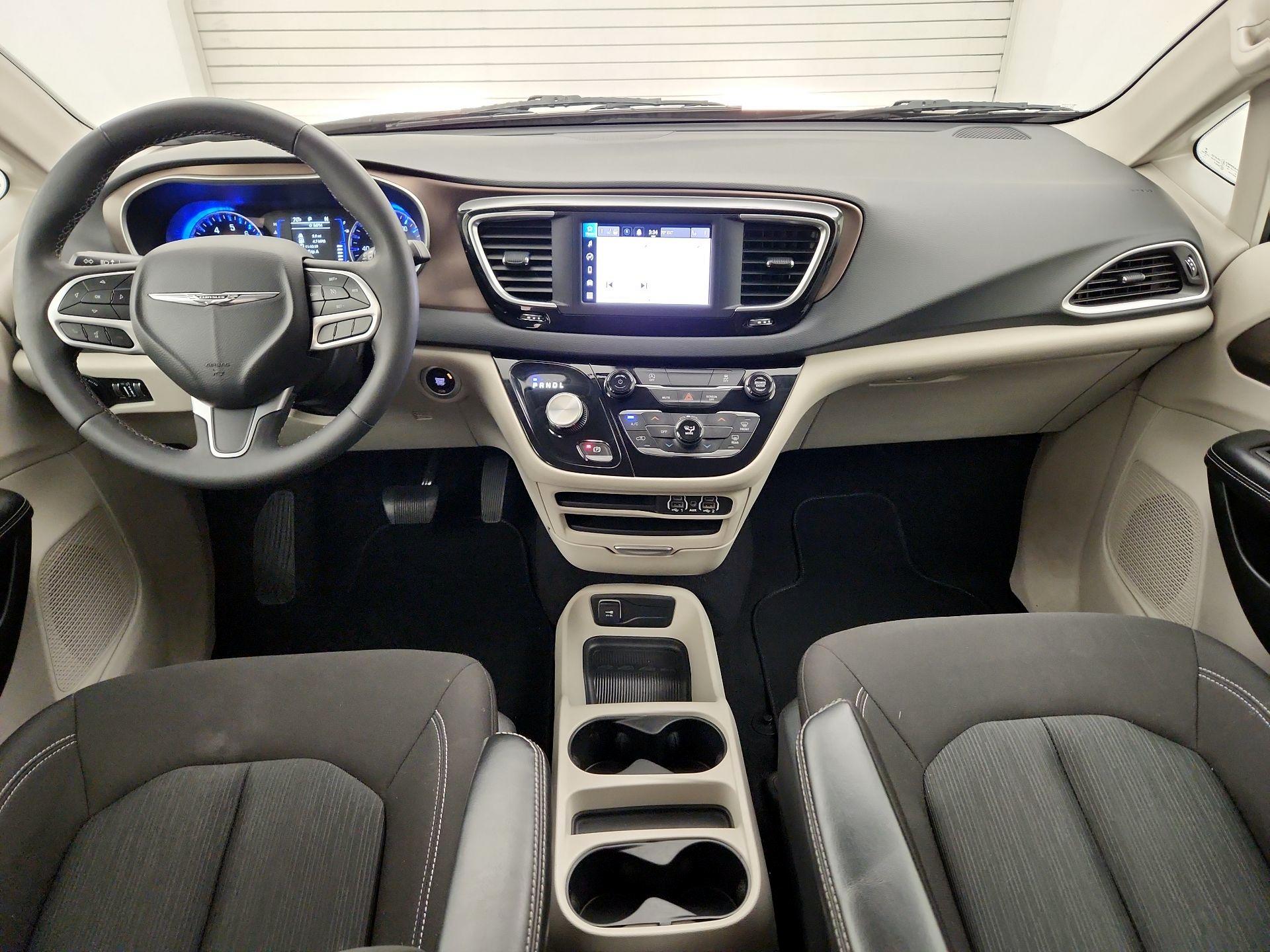 Thumbnail: 2023 Chrysler Voyager - 9