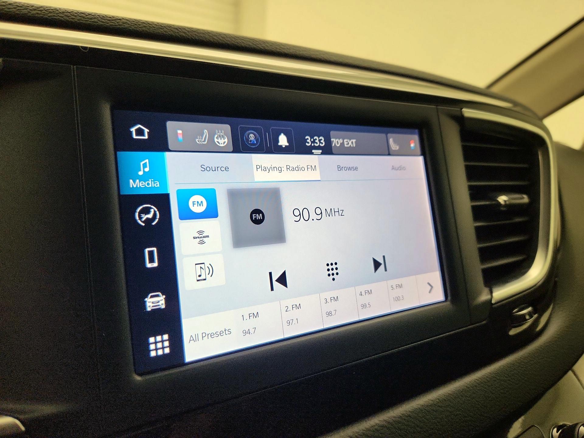 Thumbnail: 2023 Chrysler Voyager - 15