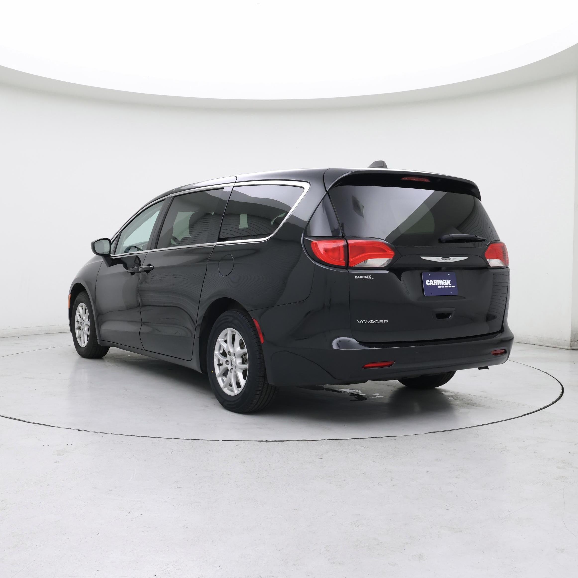 Thumbnail: 2023 Chrysler Voyager - 2