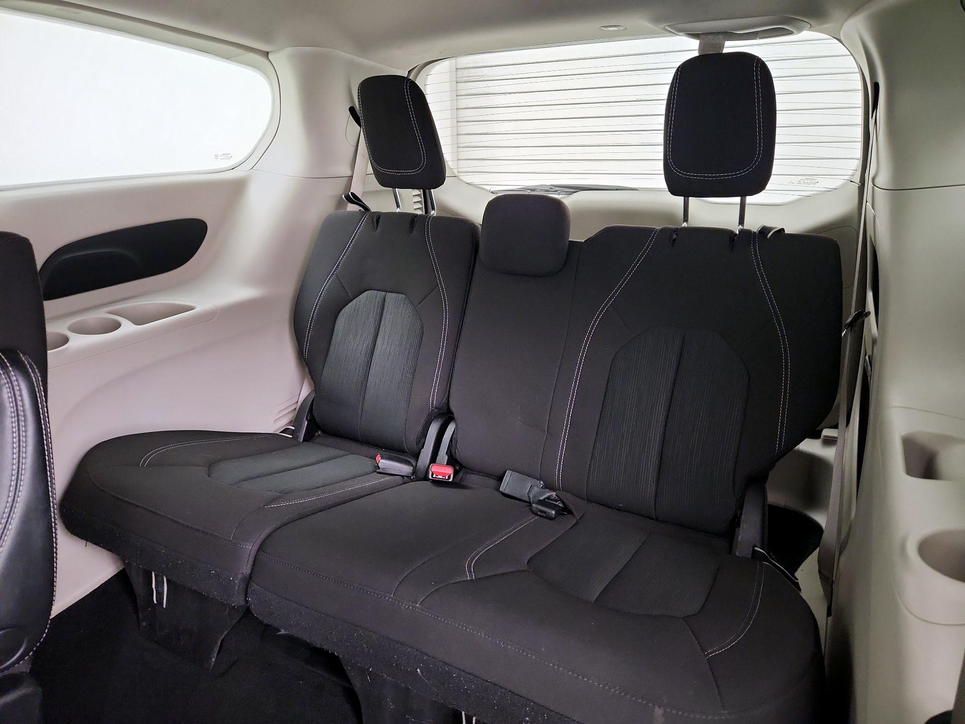 Thumbnail: 2023 Chrysler Voyager - 20