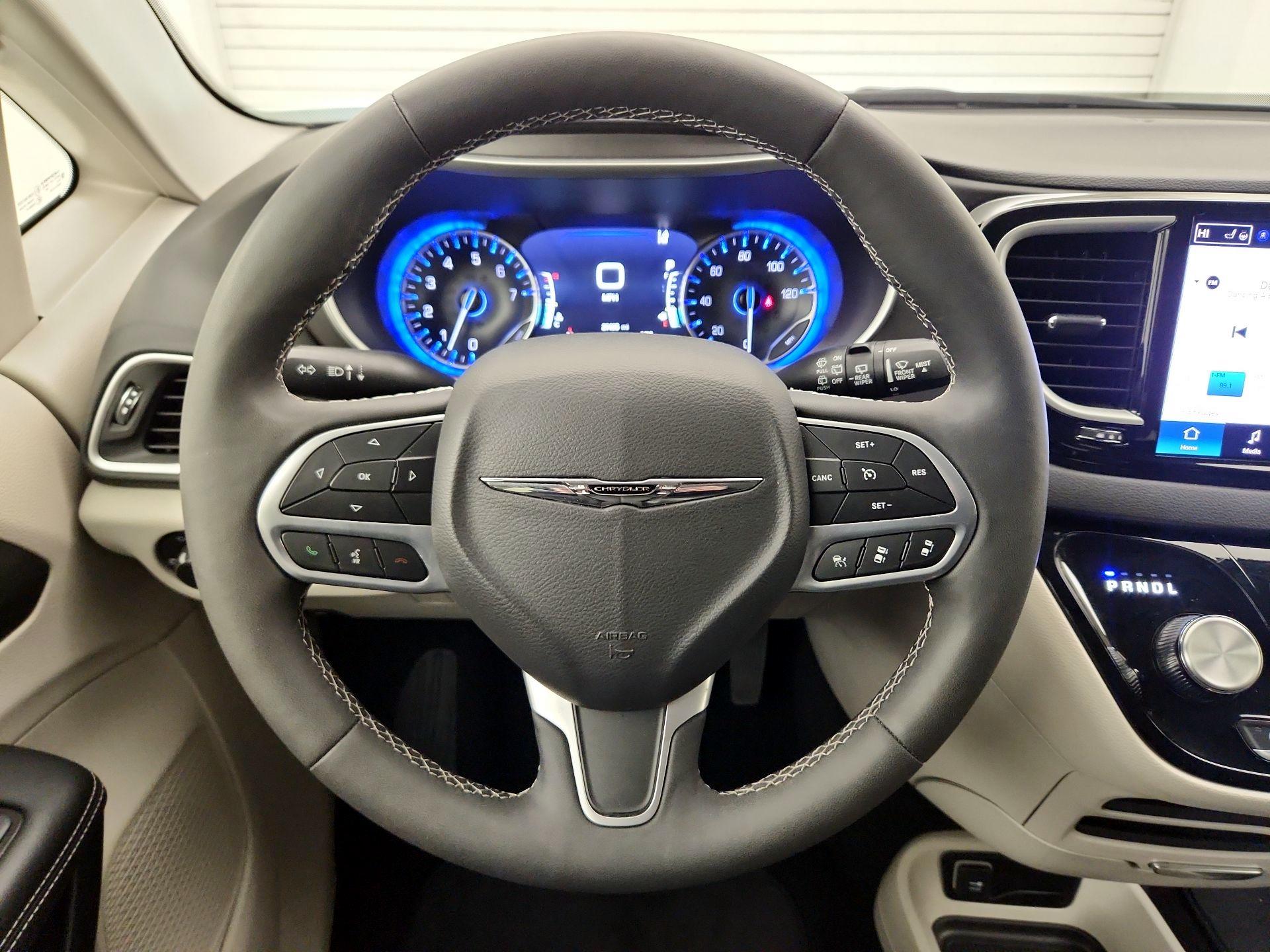 Thumbnail: 2024 Chrysler Pacifica - 10