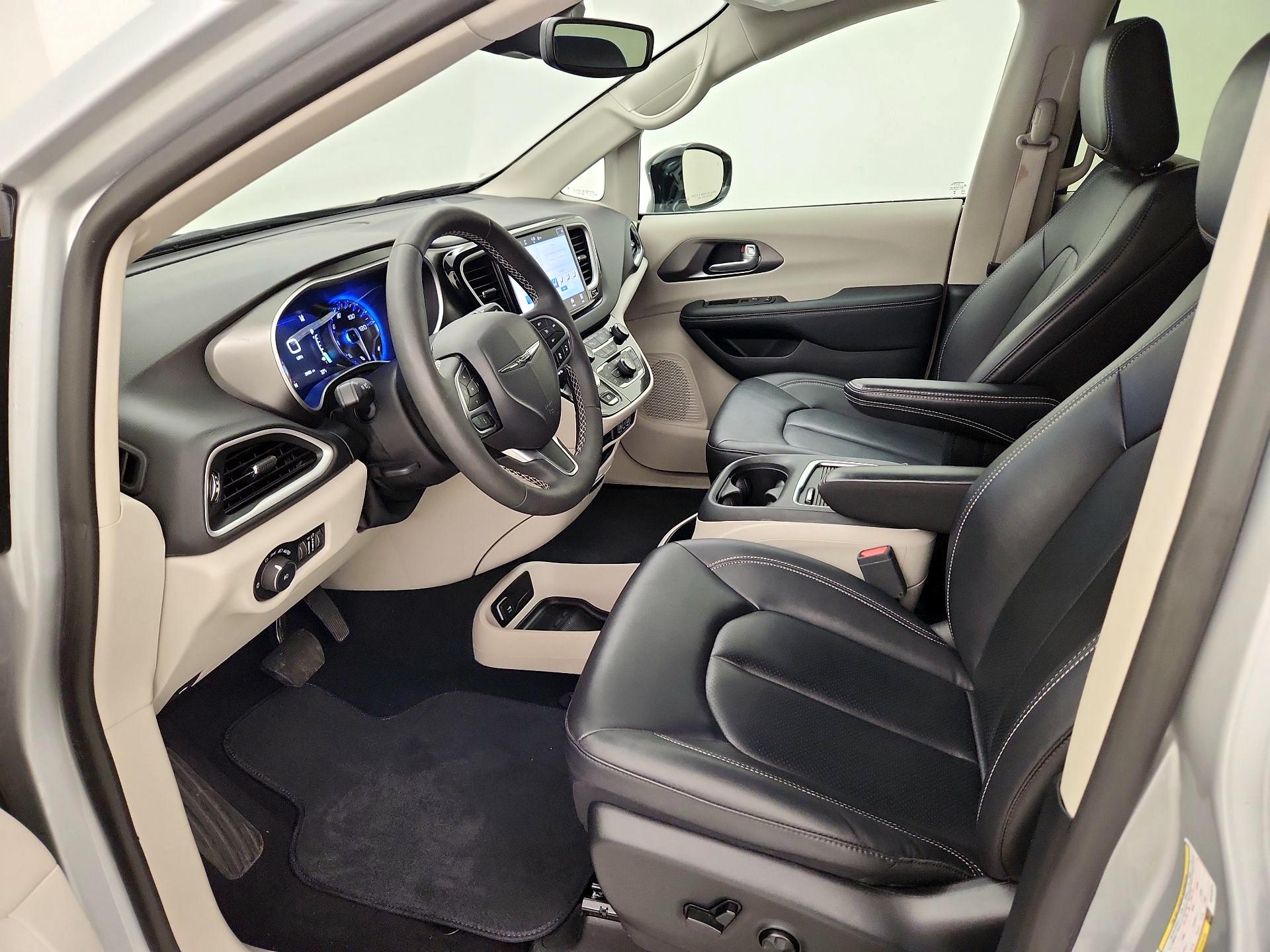 Thumbnail: 2024 Chrysler Pacifica - 11