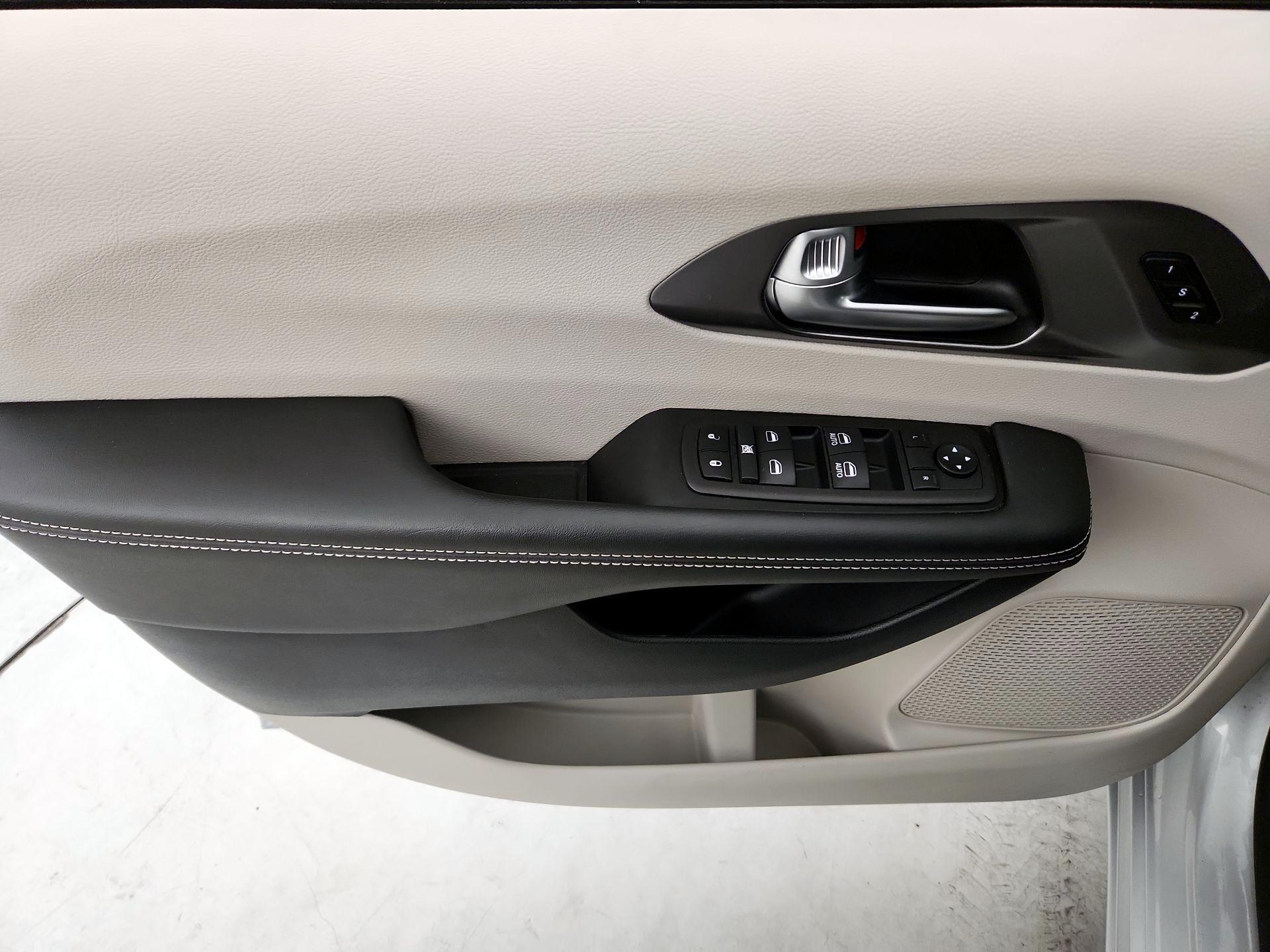 Thumbnail: 2024 Chrysler Pacifica - 12