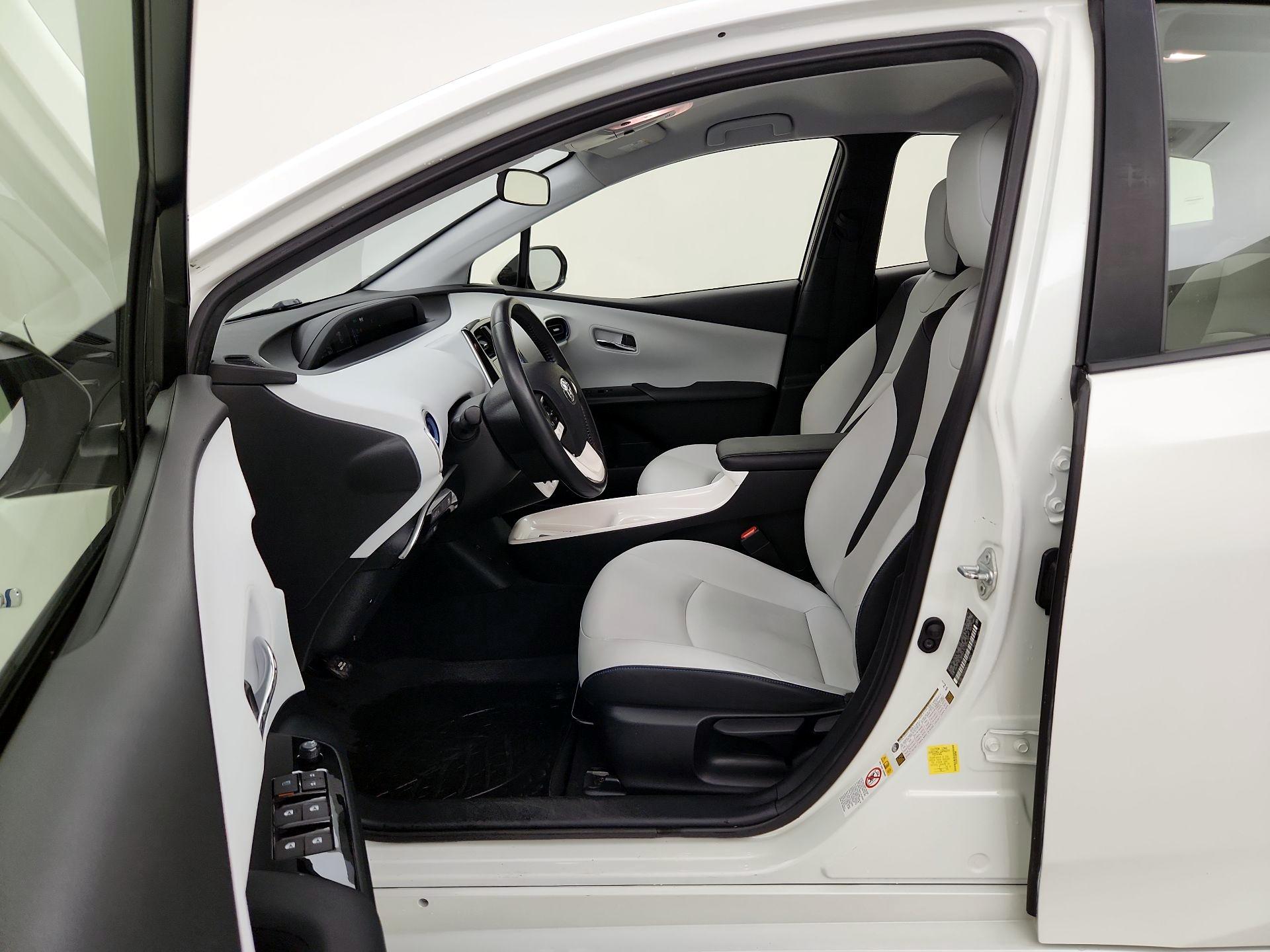 Thumbnail: 2016 Toyota Prius - 11