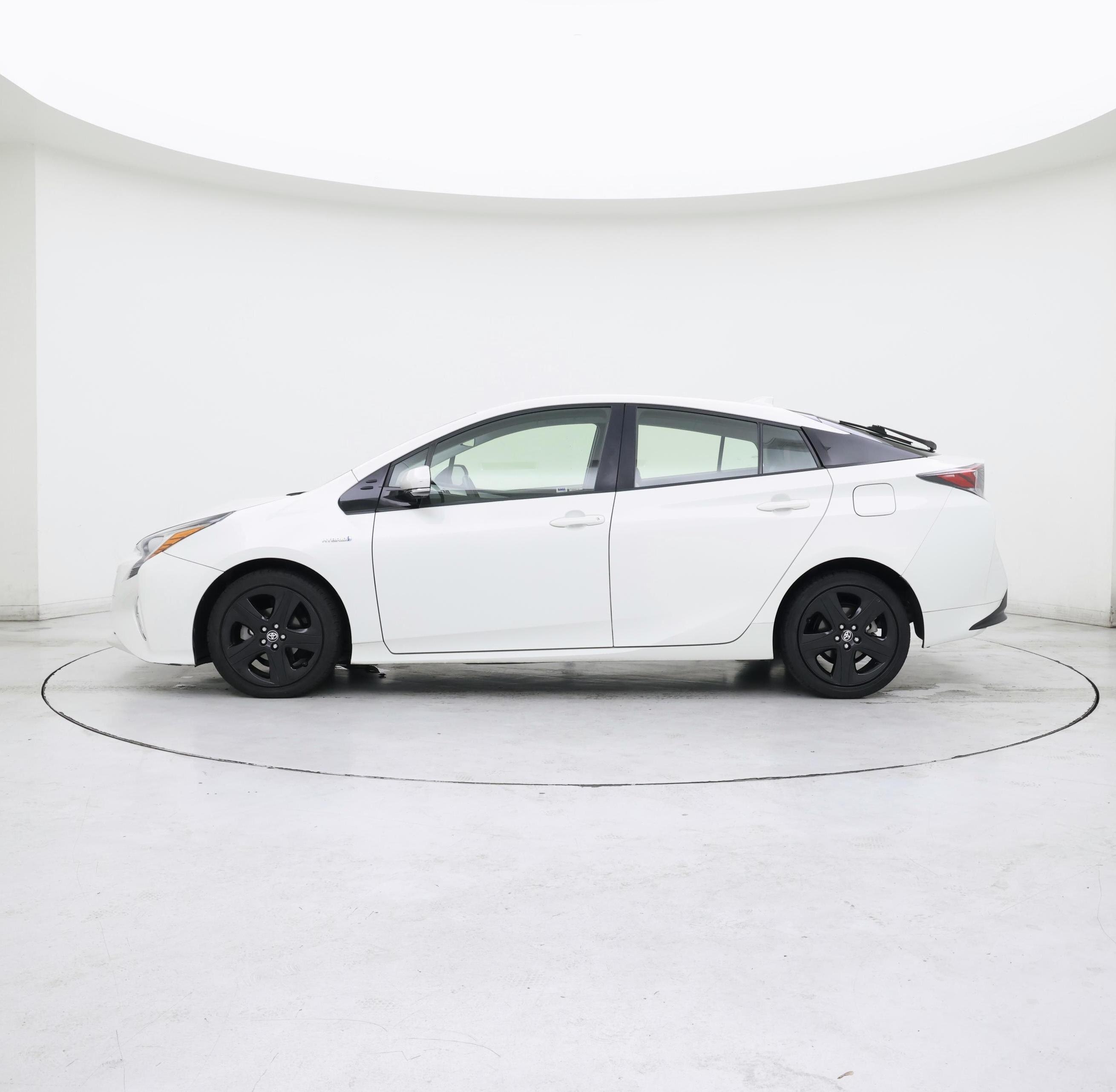 Thumbnail: 2016 Toyota Prius - 3