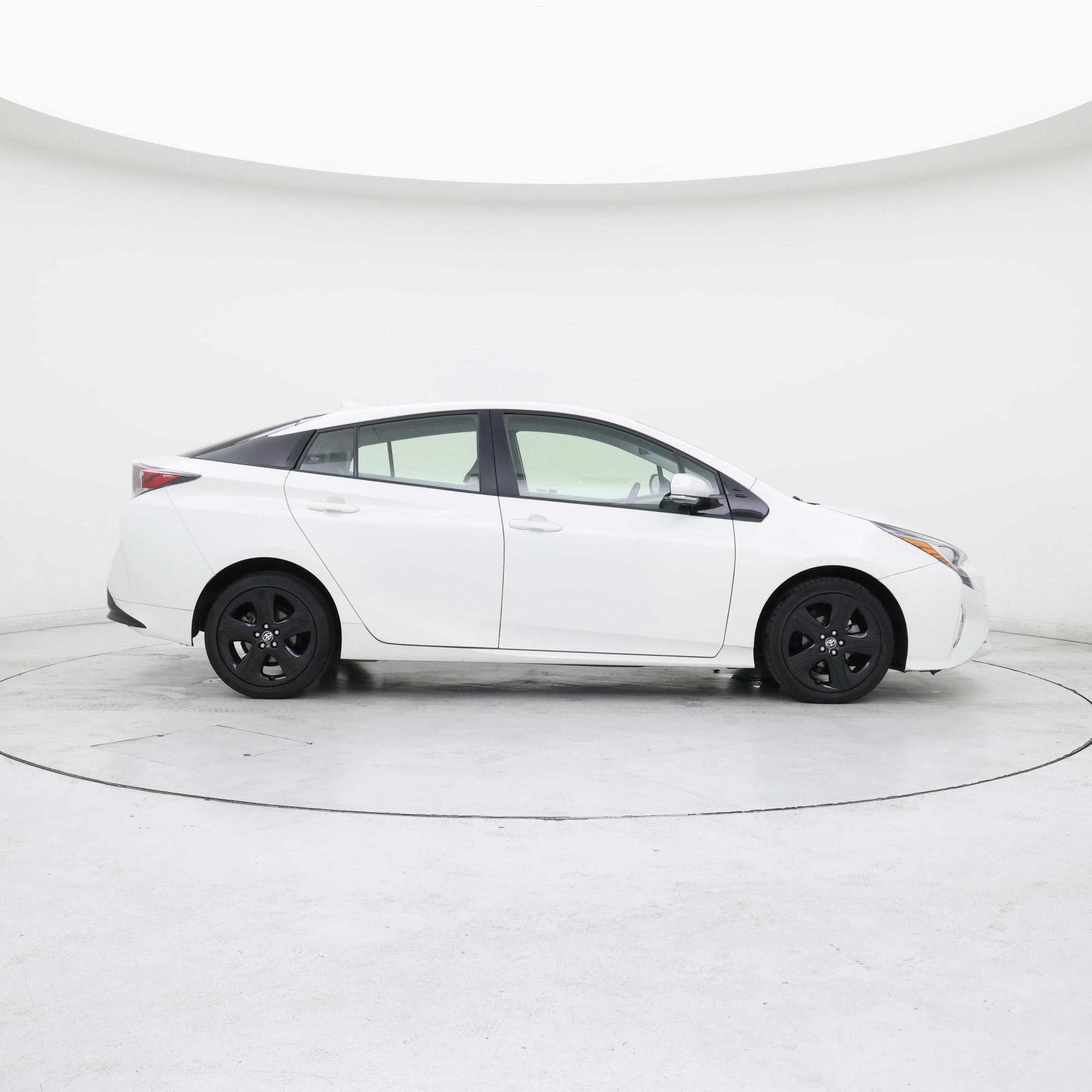 Thumbnail: 2016 Toyota Prius - 7