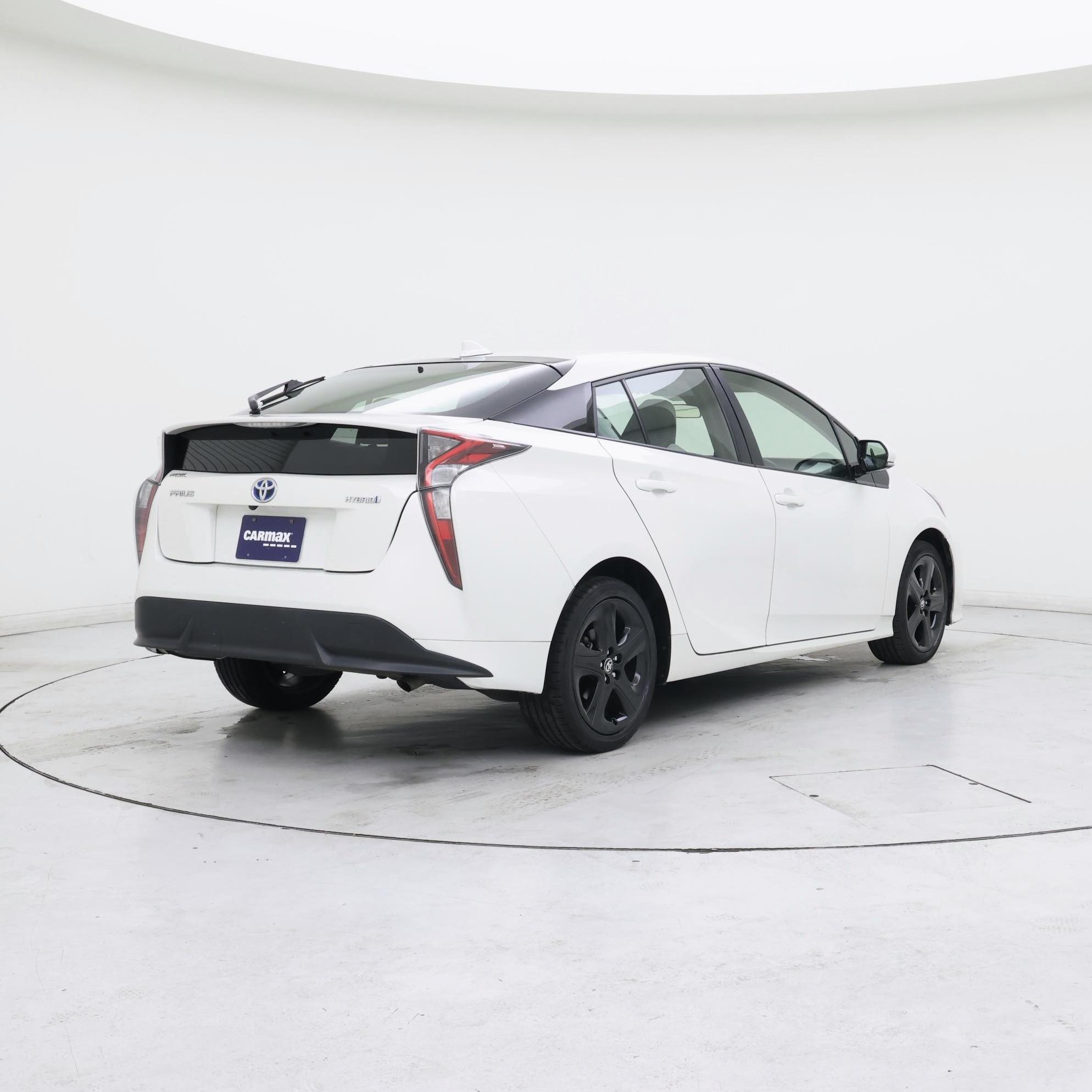 Thumbnail: 2016 Toyota Prius - 8