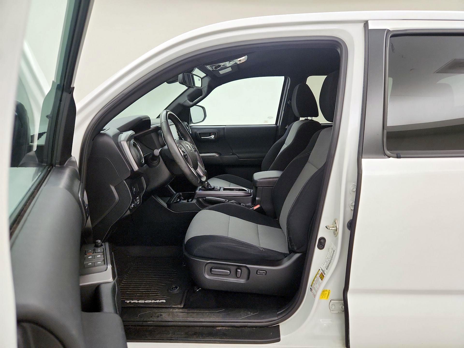 Thumbnail: 2020 Toyota Tacoma - 11