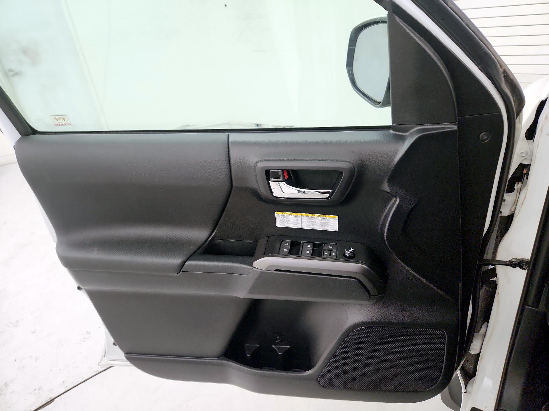 Thumbnail: 2020 Toyota Tacoma - 12