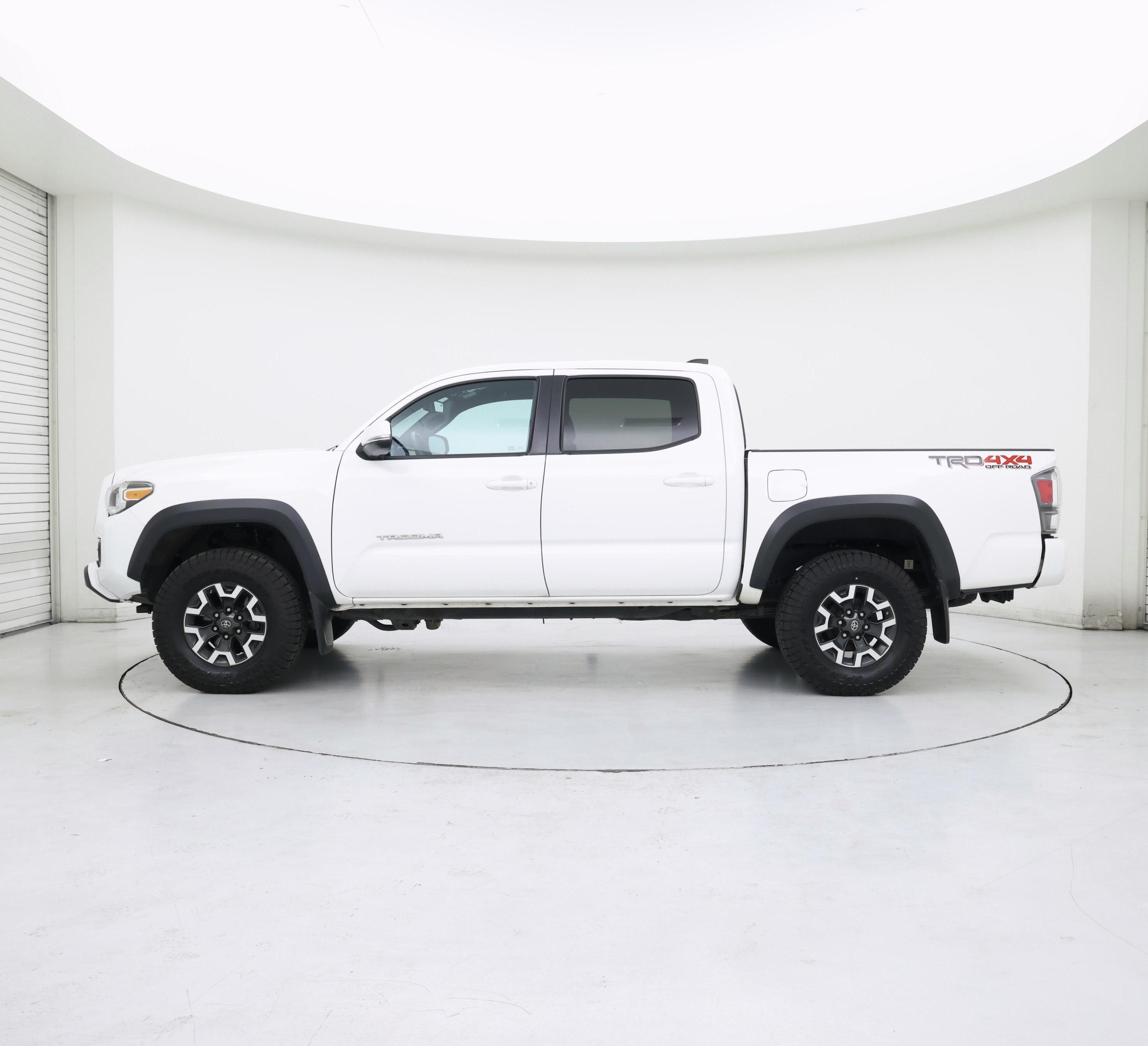 Thumbnail: 2020 Toyota Tacoma - 3