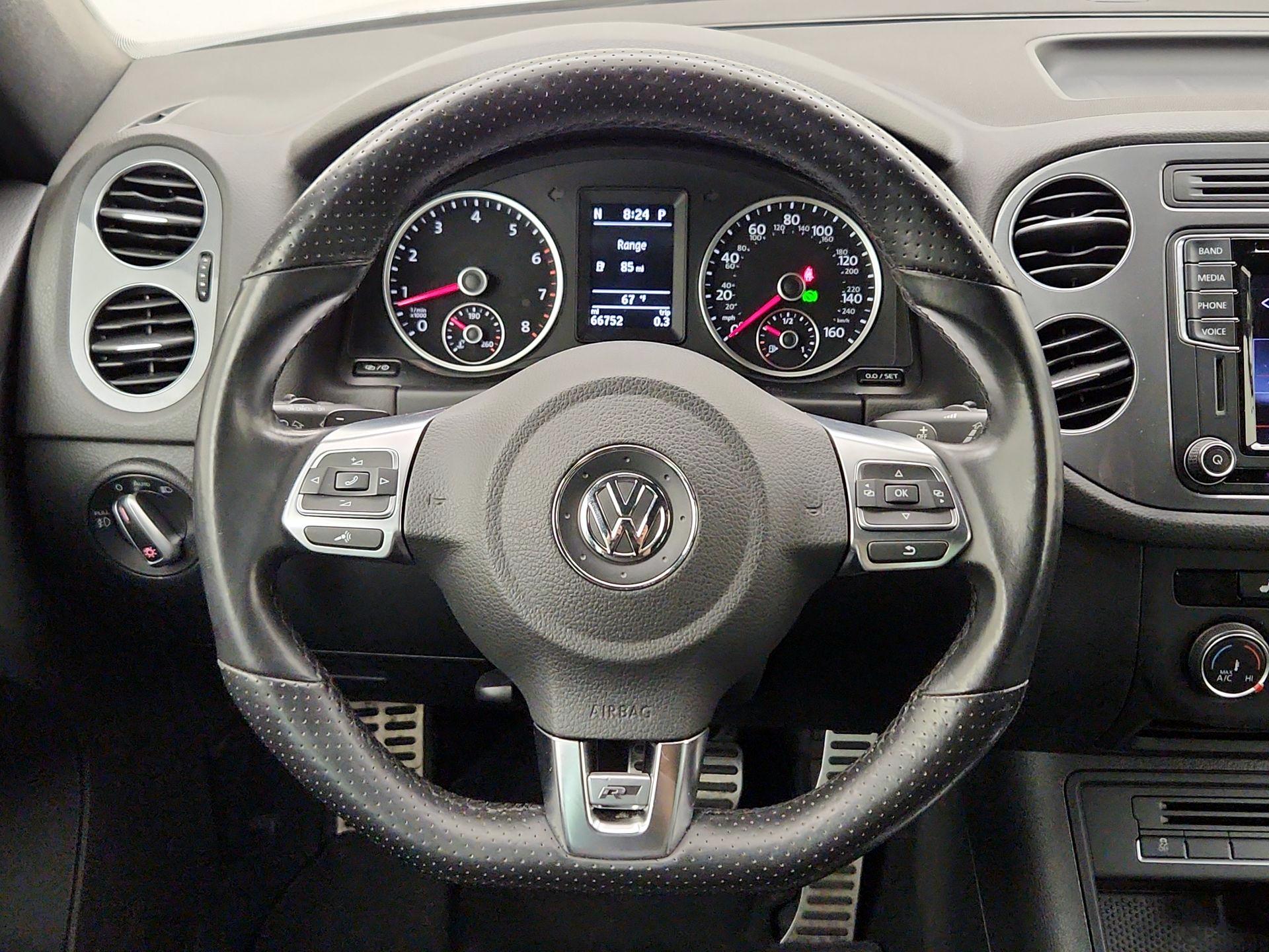 Thumbnail: 2016 Volkswagen Tiguan - 10