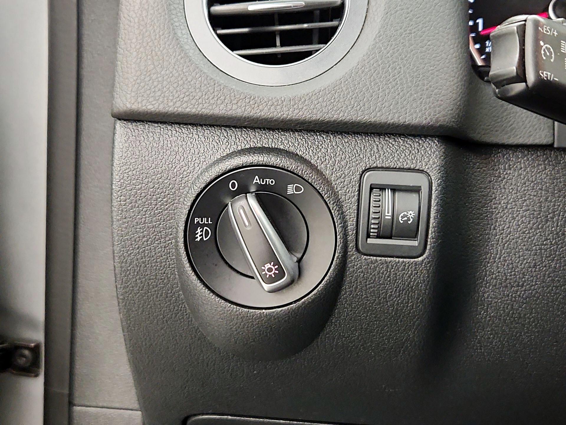 Thumbnail: 2016 Volkswagen Tiguan - 13