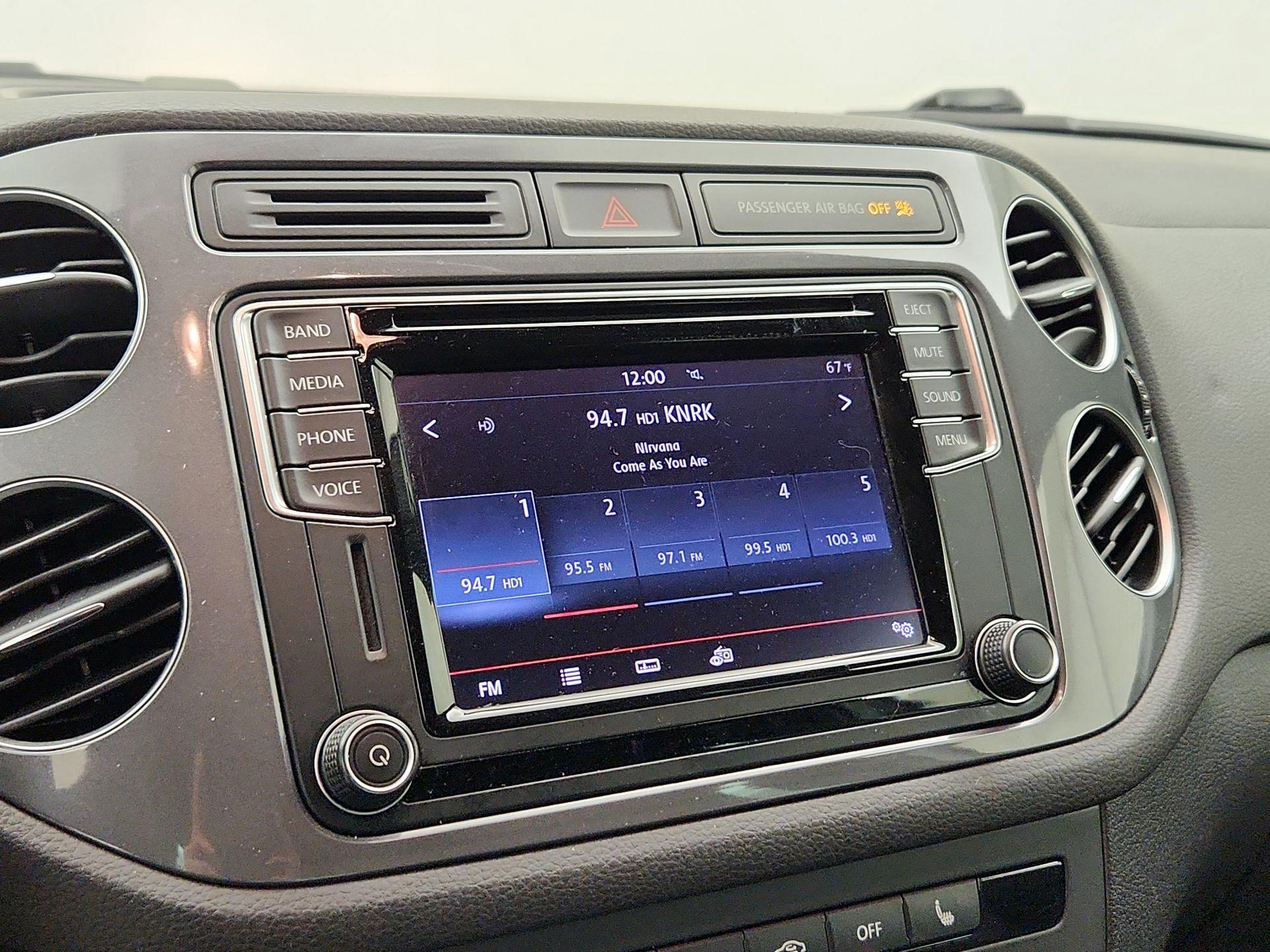 Thumbnail: 2016 Volkswagen Tiguan - 15