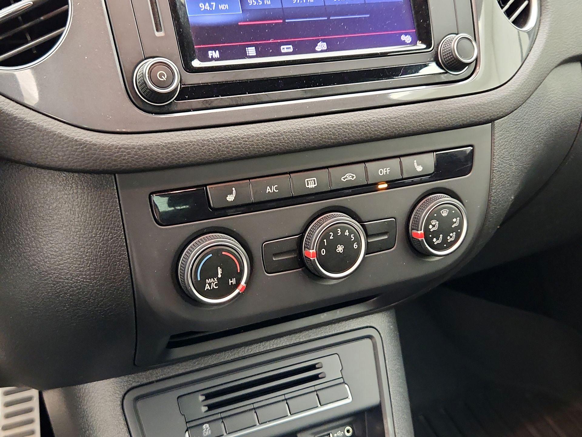 Thumbnail: 2016 Volkswagen Tiguan - 16