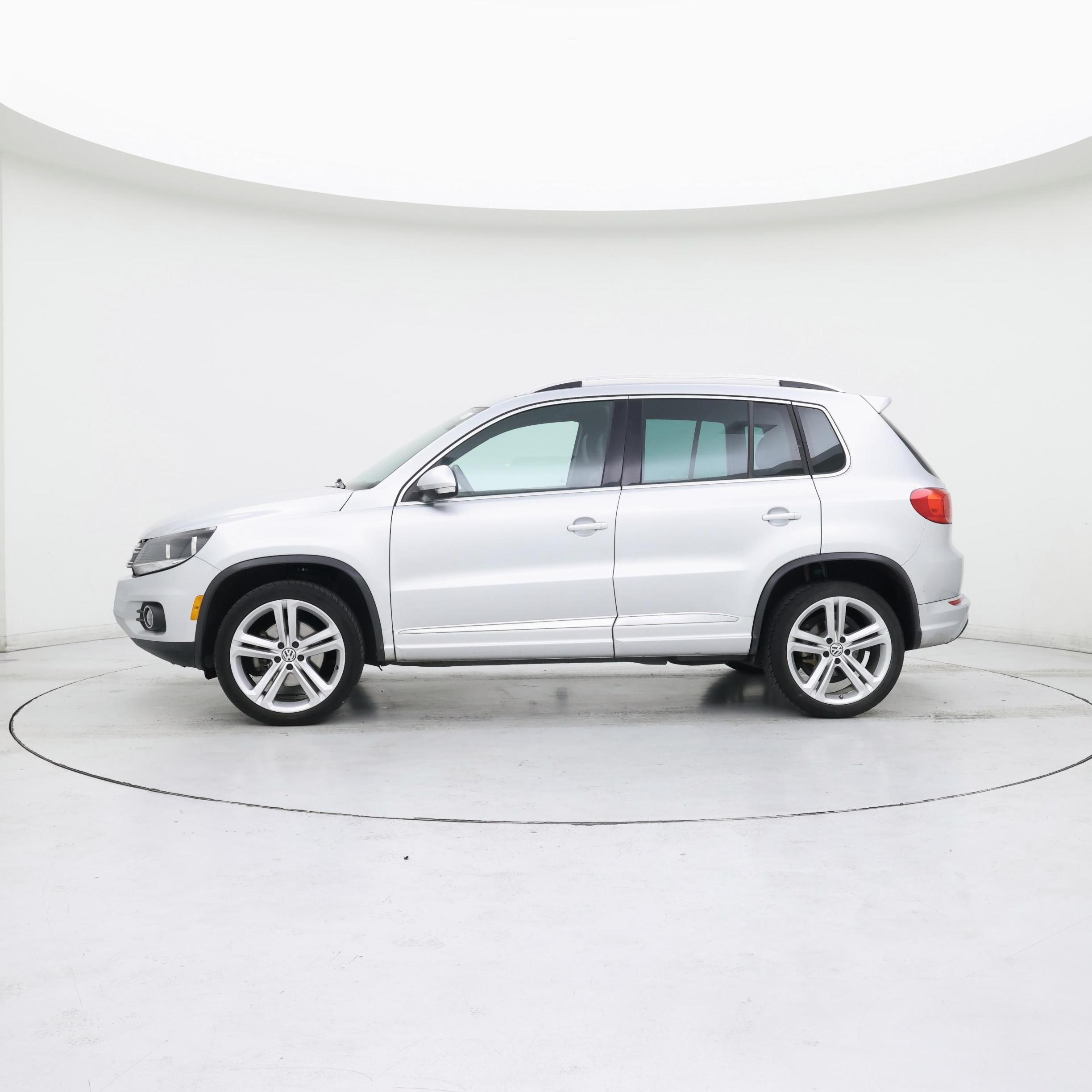 Thumbnail: 2016 Volkswagen Tiguan - 3