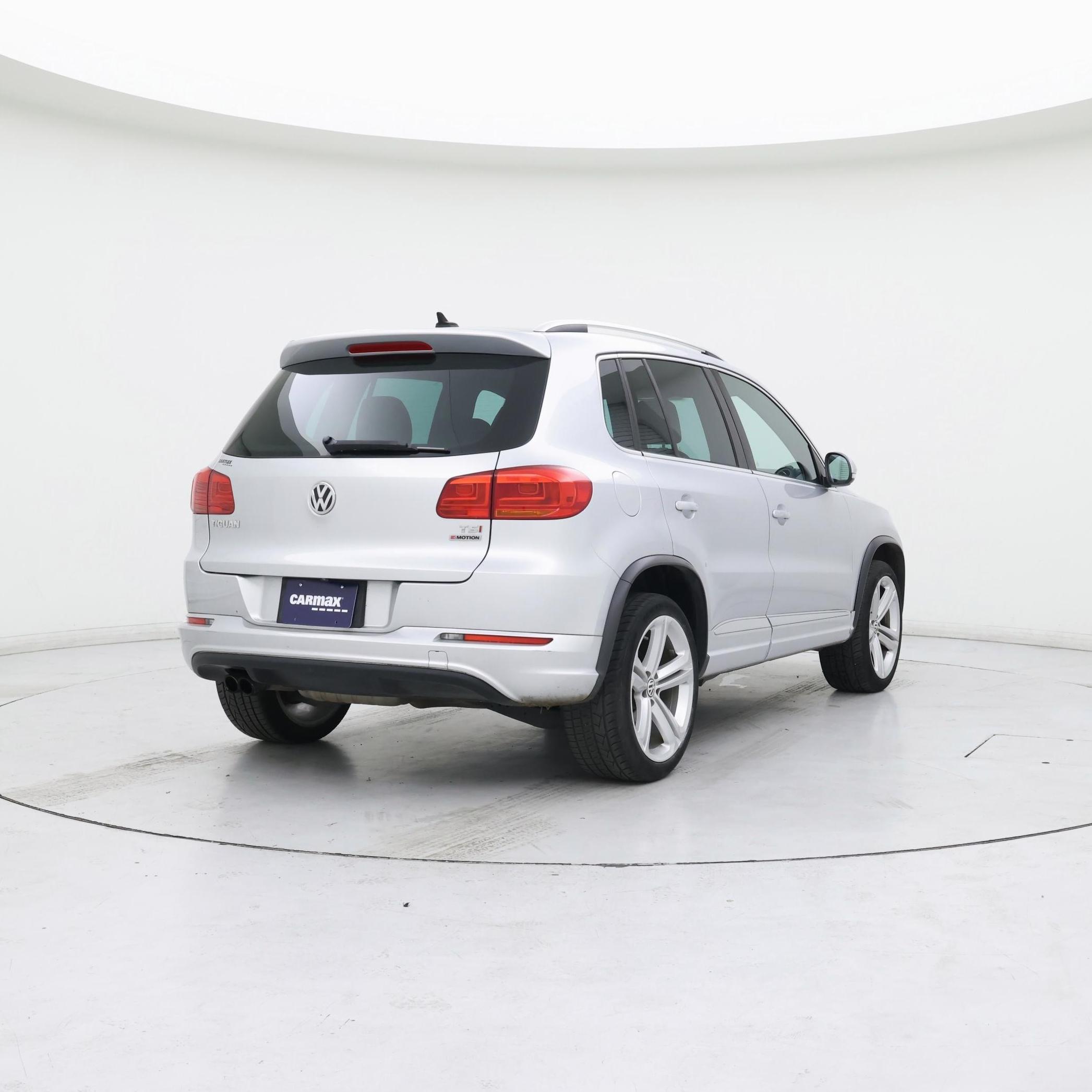 Thumbnail: 2016 Volkswagen Tiguan - 8