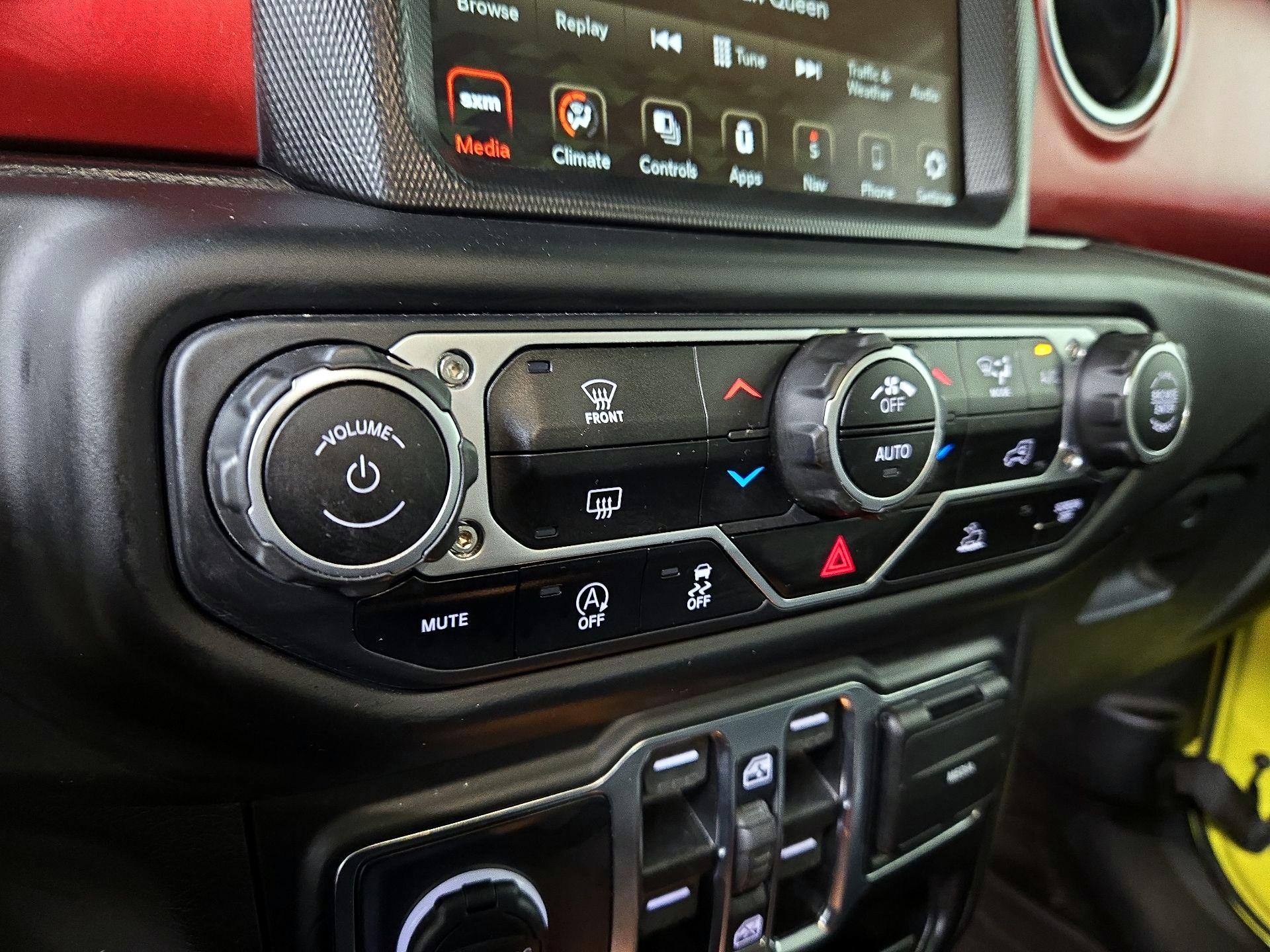 Thumbnail: 2023 Jeep Gladiator - 17