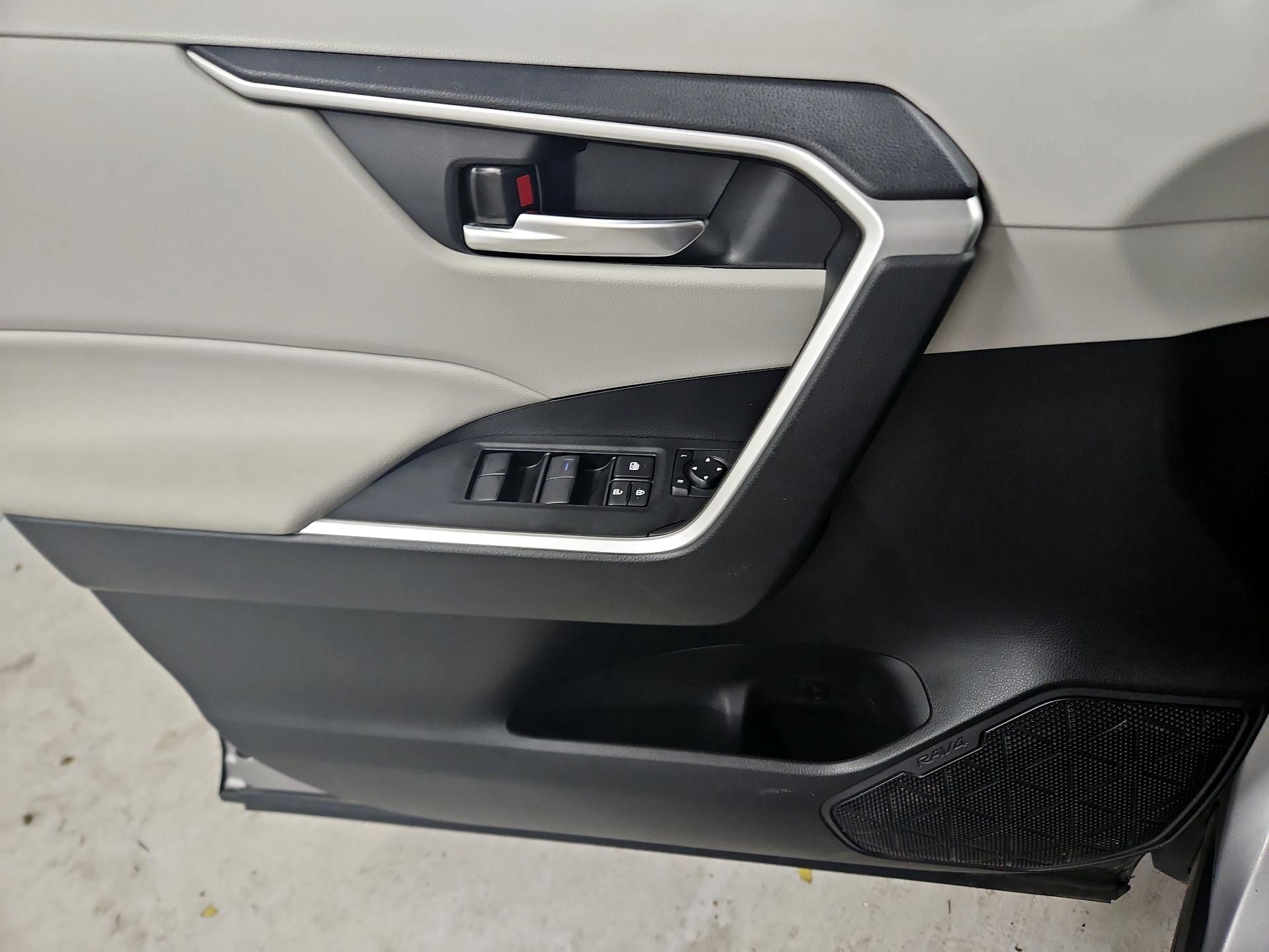 Thumbnail: 2021 Toyota RAV4 - 12