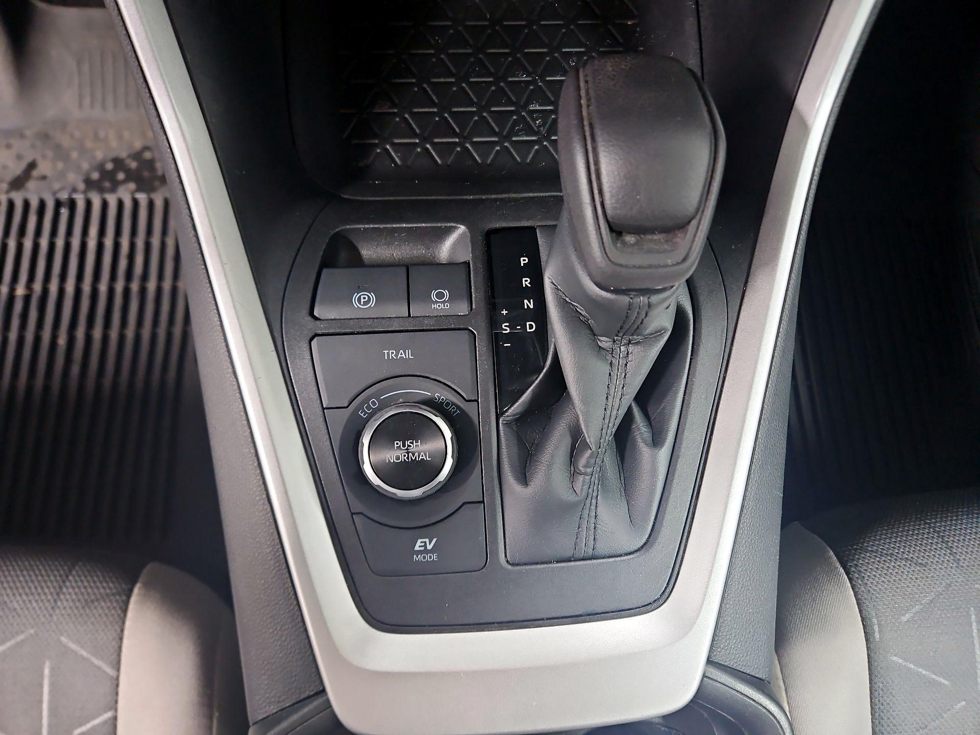 Thumbnail: 2021 Toyota RAV4 - 17