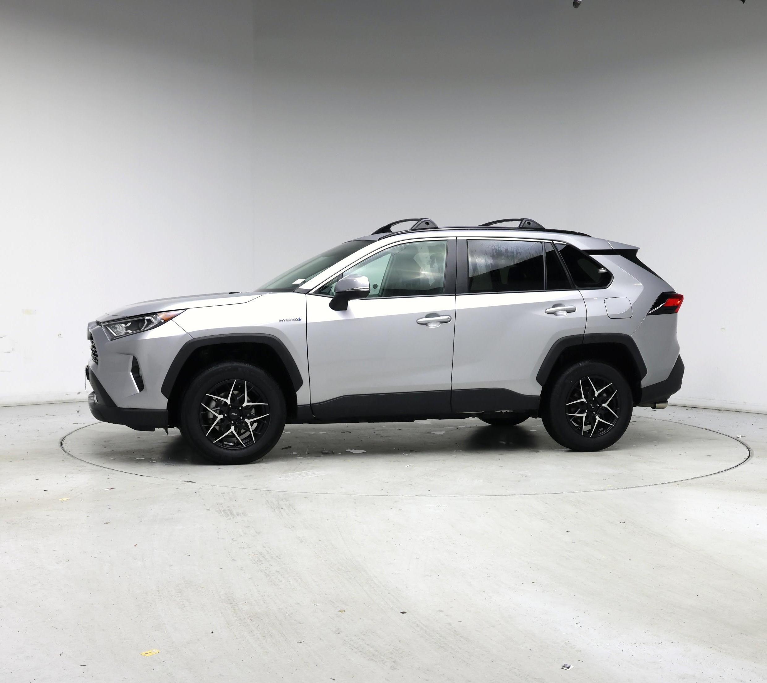 Thumbnail: 2021 Toyota RAV4 - 3
