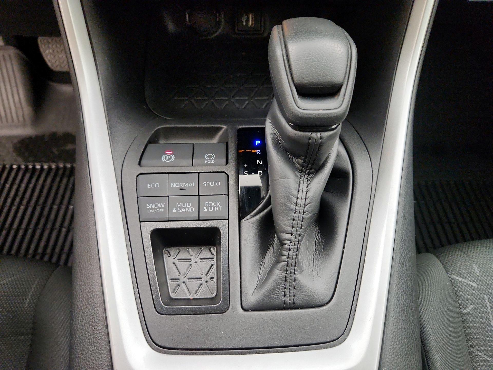 Thumbnail: 2023 Toyota RAV4 - 17