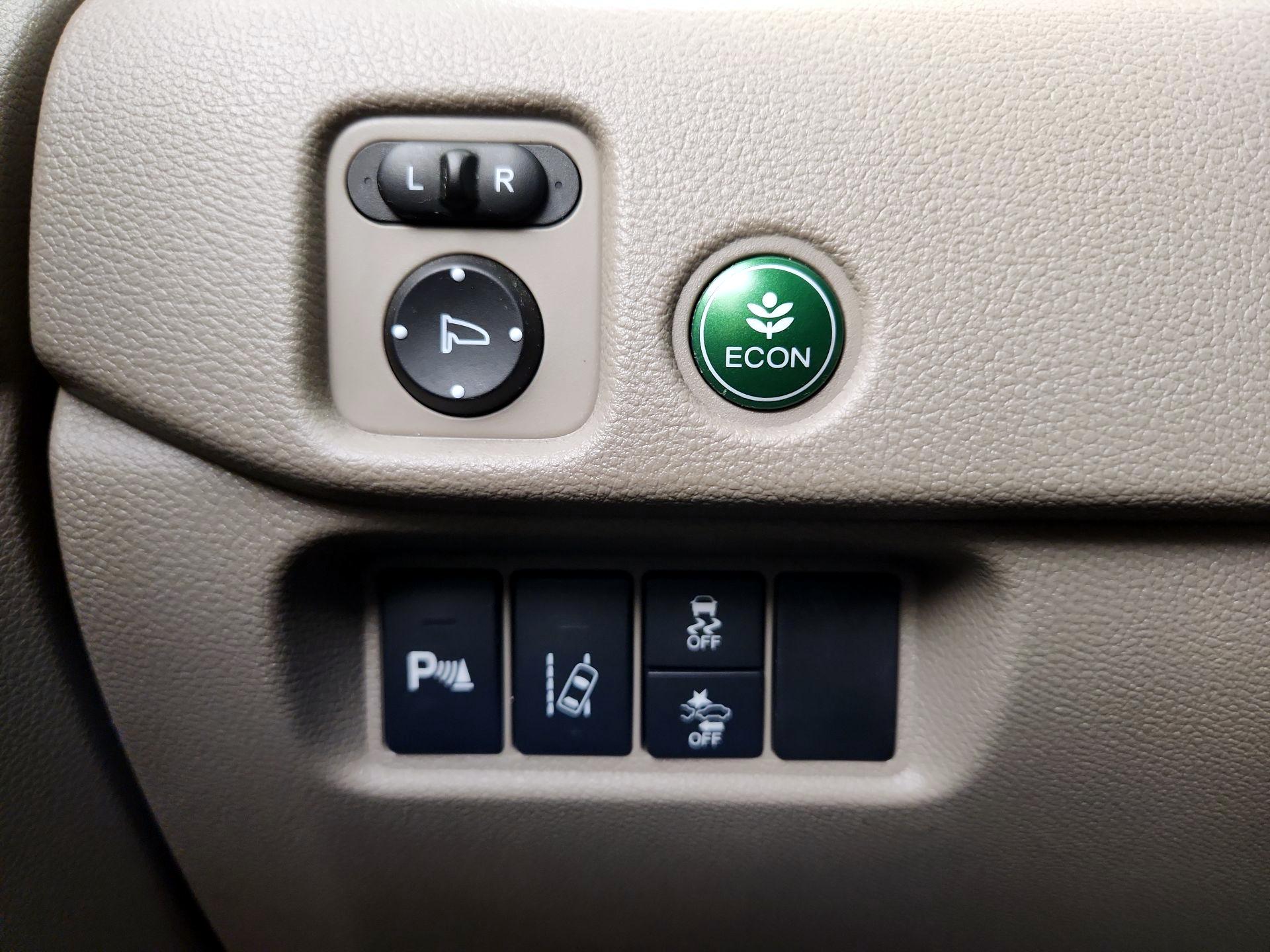 Thumbnail: 2017 Honda Pilot - 13