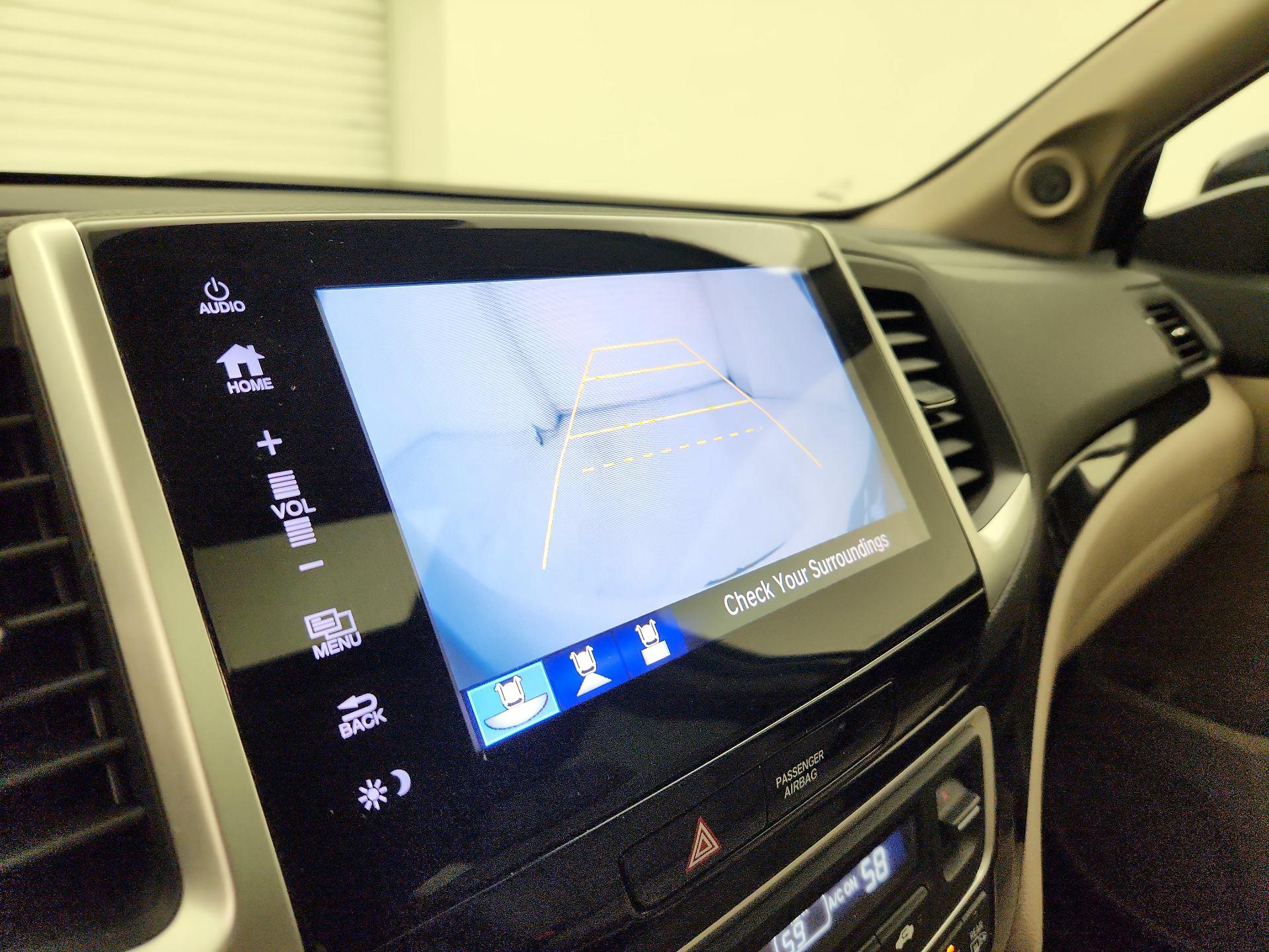 Thumbnail: 2017 Honda Pilot - 15