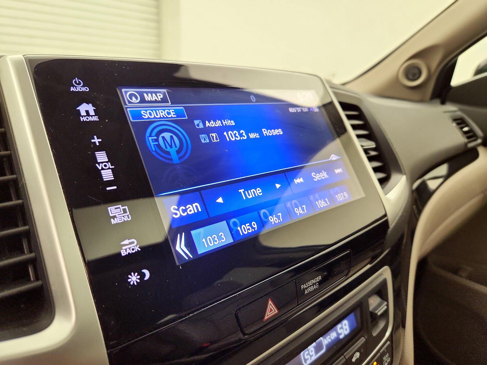 Thumbnail: 2017 Honda Pilot - 16