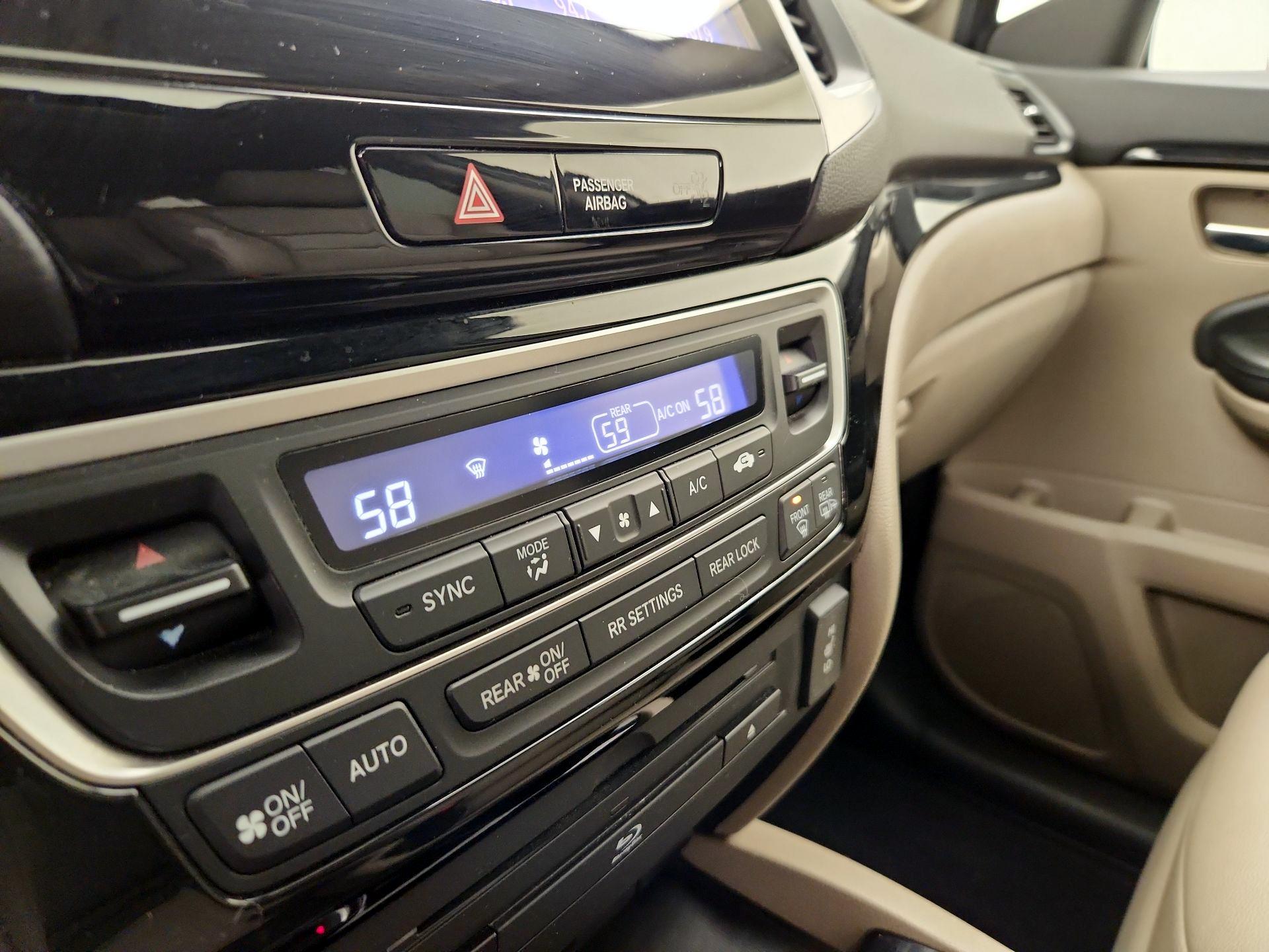 Thumbnail: 2017 Honda Pilot - 17