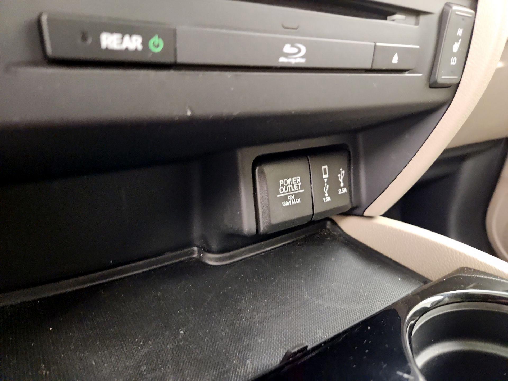 Thumbnail: 2017 Honda Pilot - 19