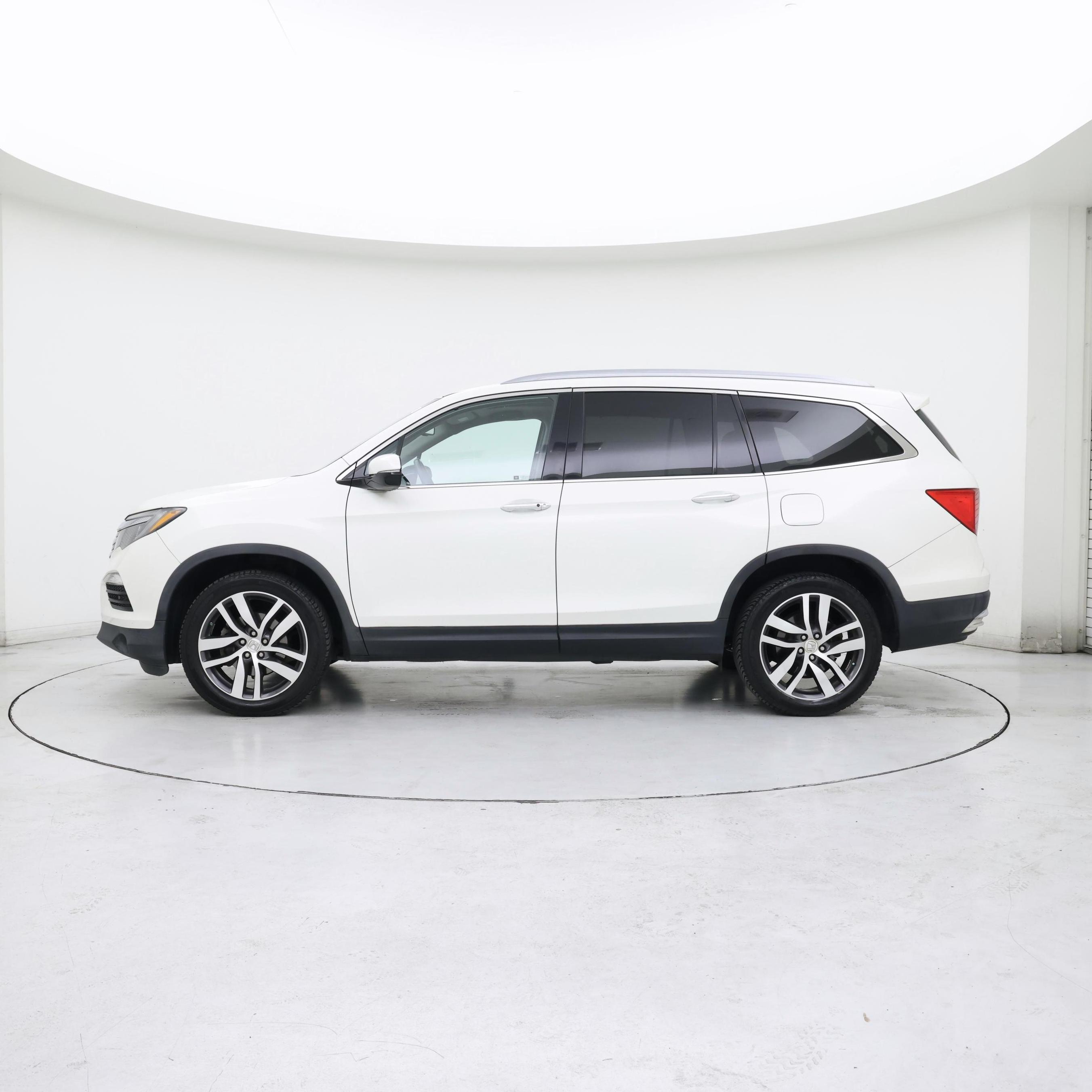 Thumbnail: 2017 Honda Pilot - 3