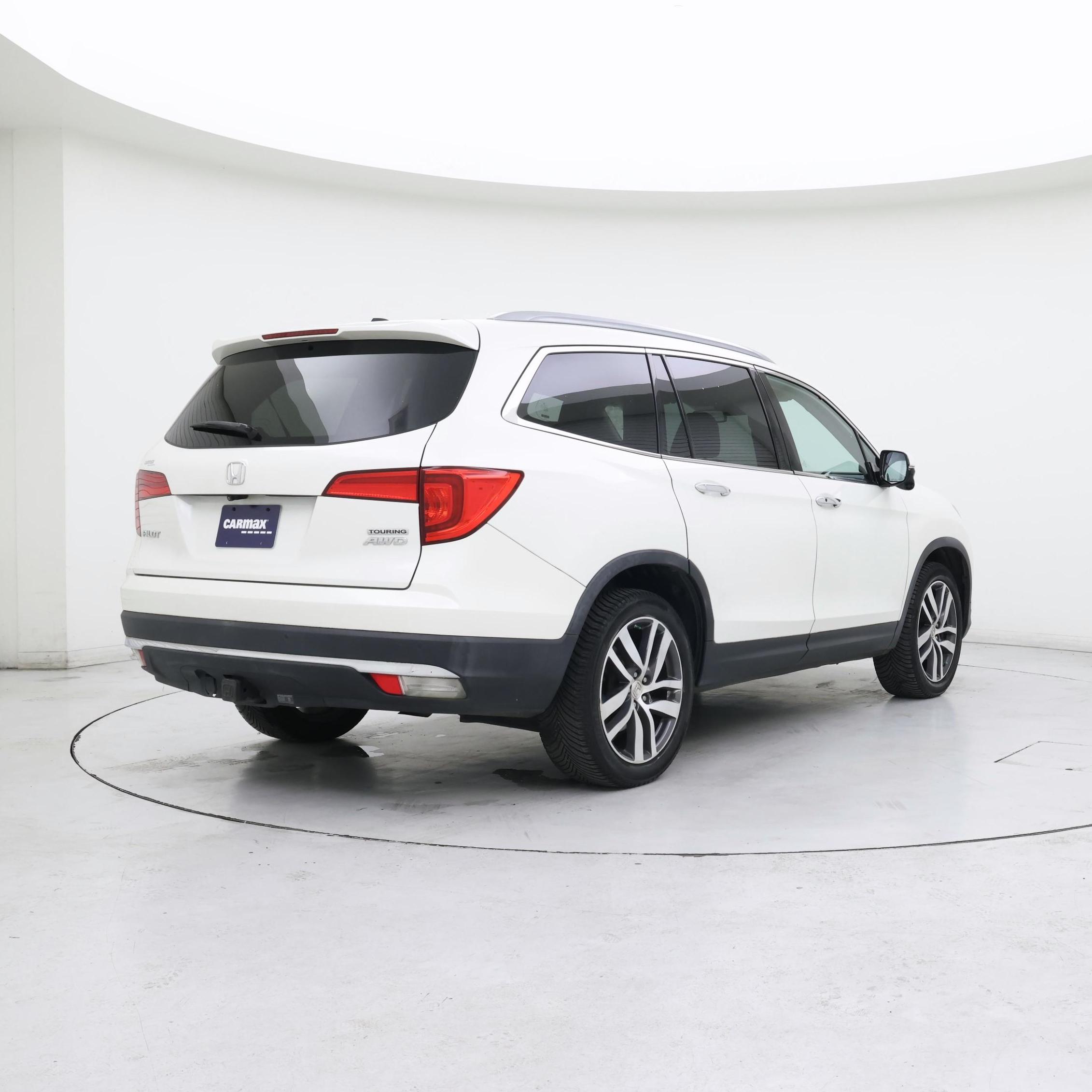 Thumbnail: 2017 Honda Pilot - 8