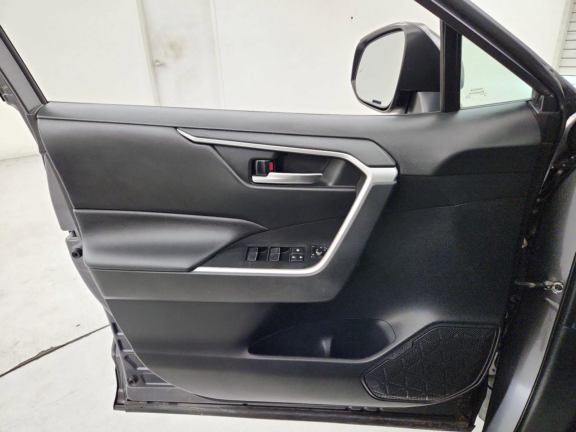 Thumbnail: 2021 Toyota RAV4 - 12