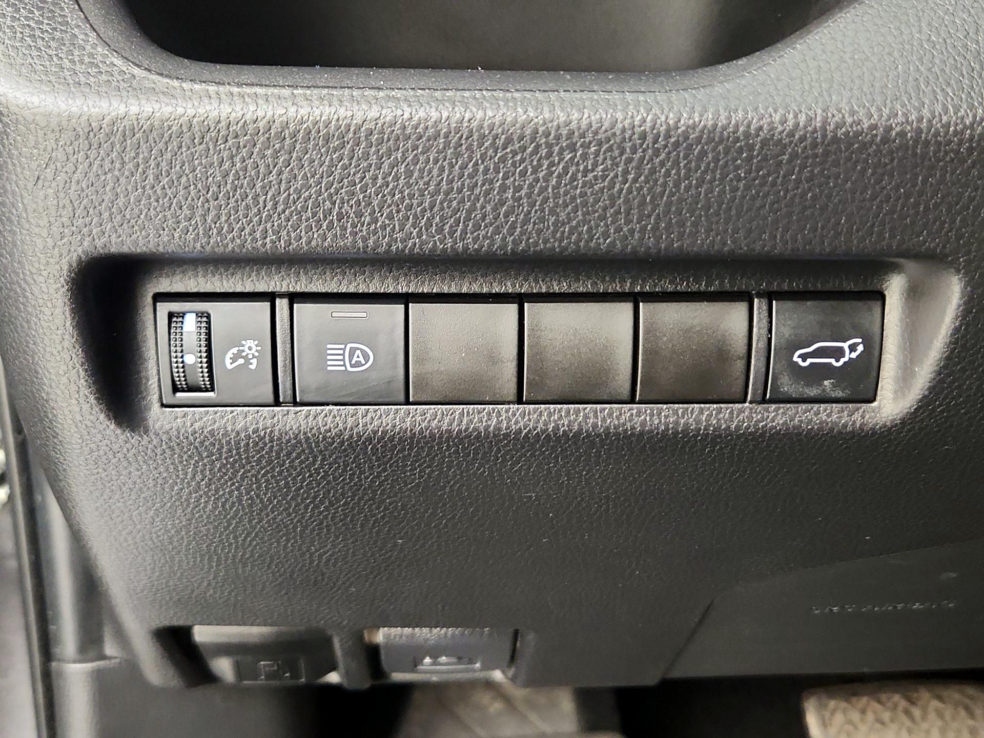 Thumbnail: 2021 Toyota RAV4 - 13