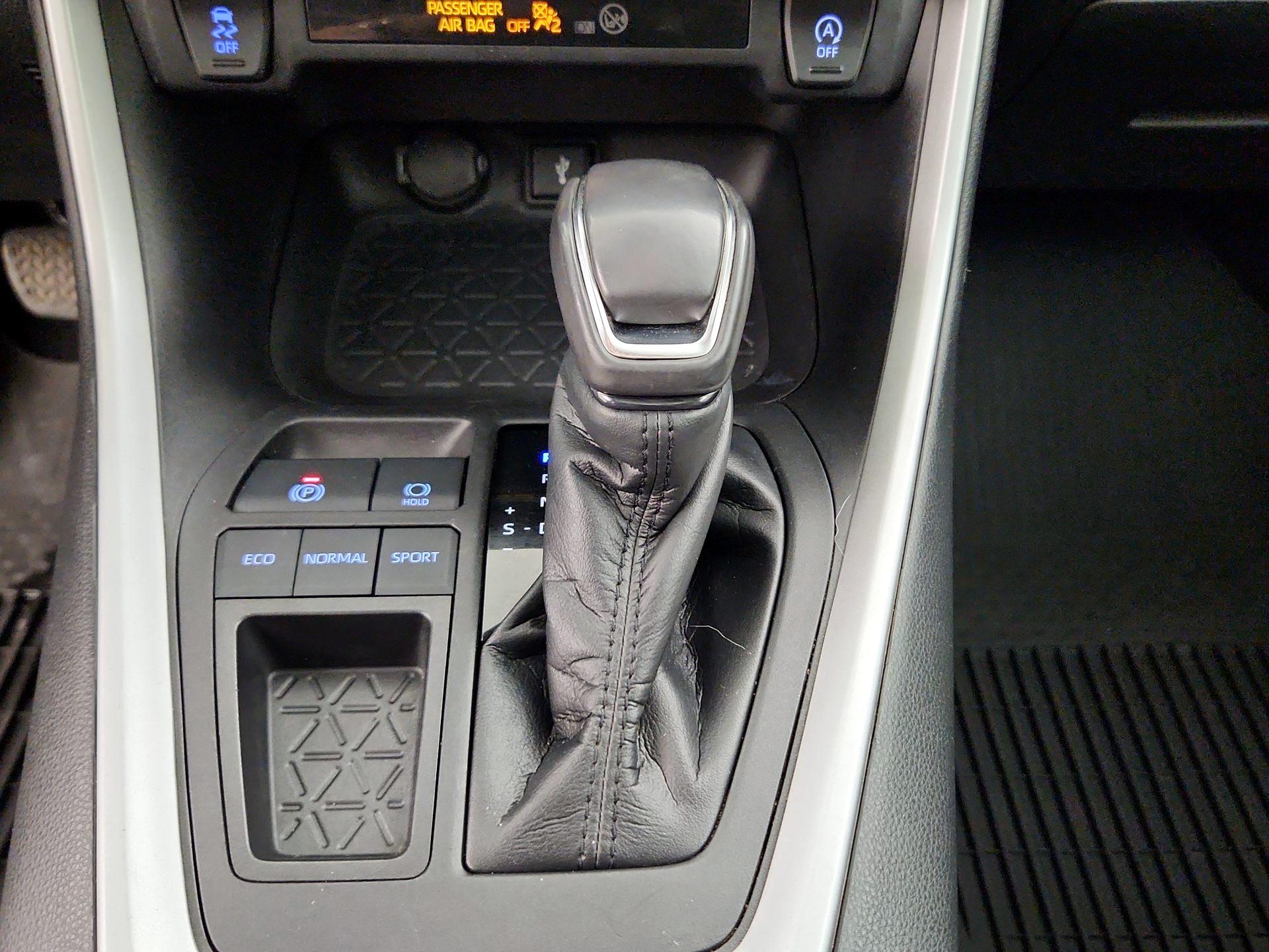 Thumbnail: 2021 Toyota RAV4 - 17