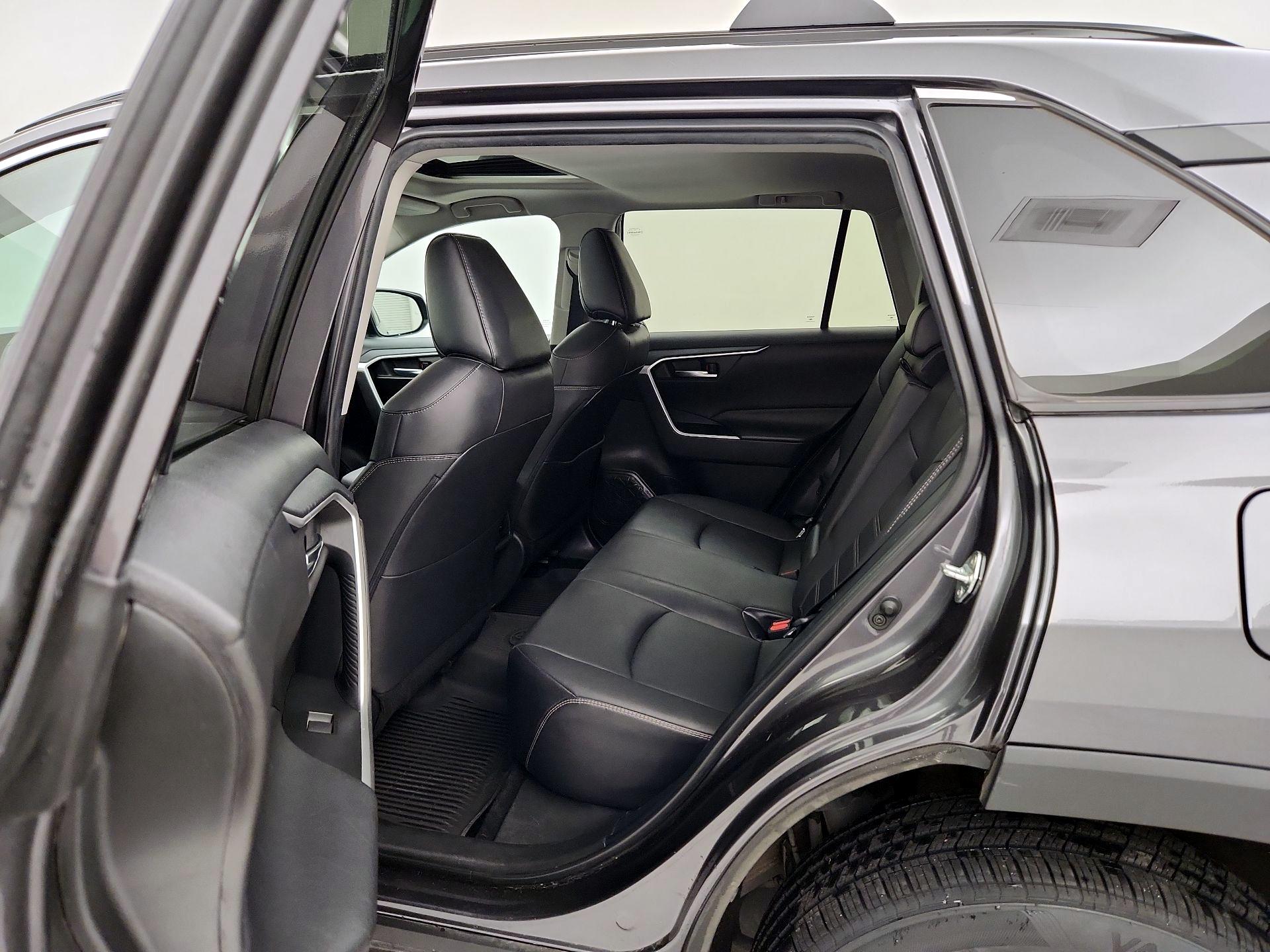 Thumbnail: 2021 Toyota RAV4 - 20