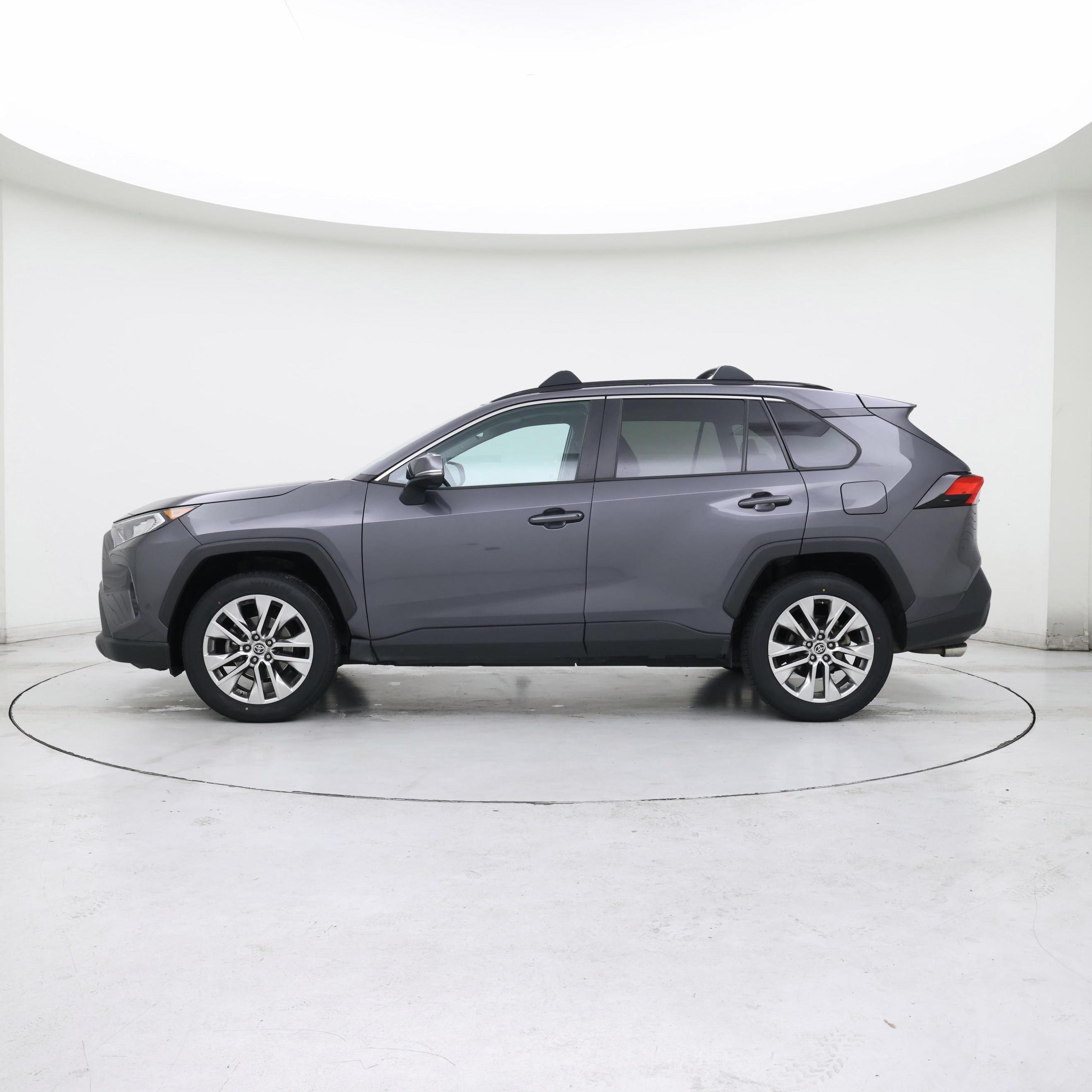 Thumbnail: 2021 Toyota RAV4 - 3
