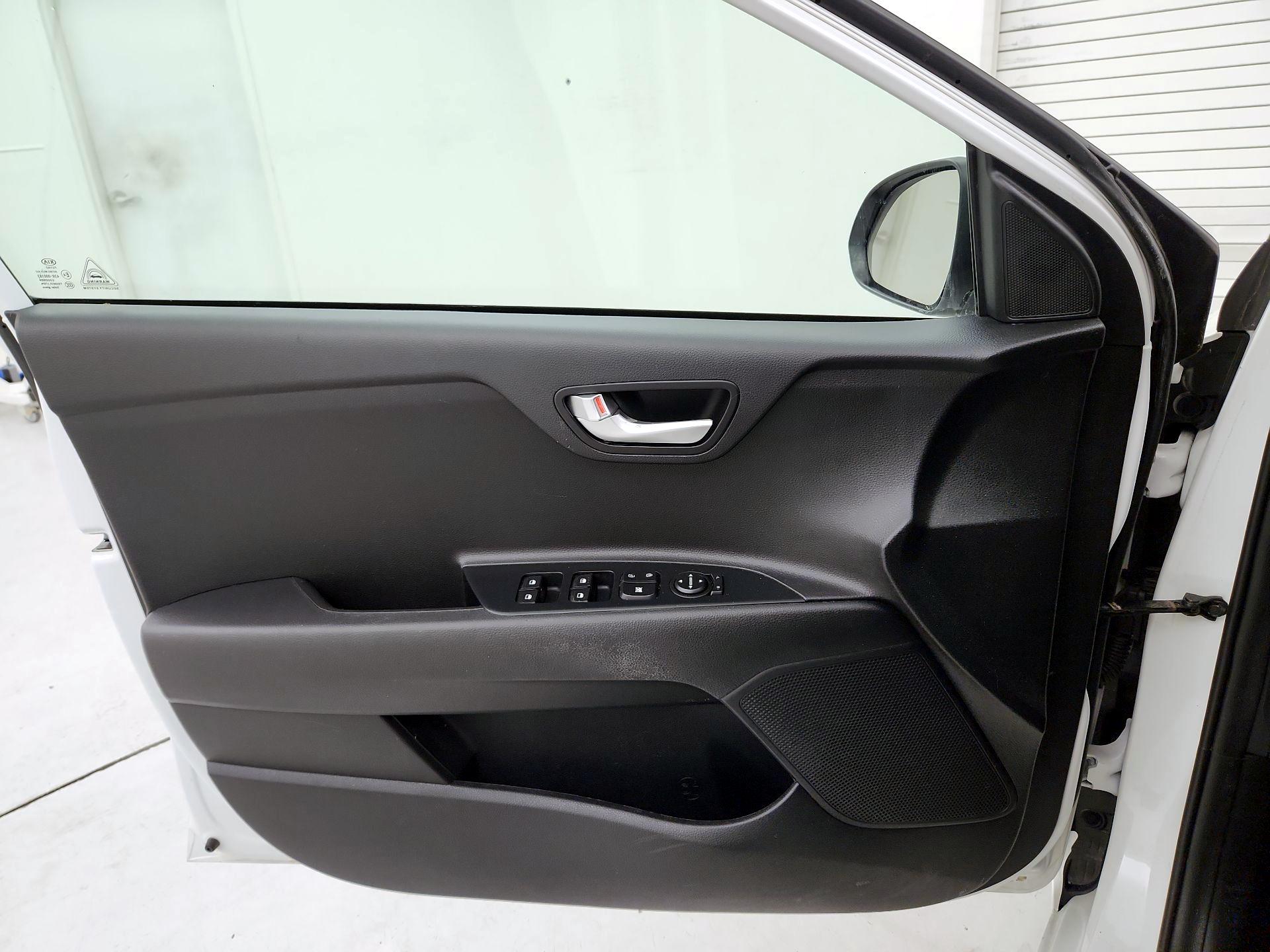 Thumbnail: 2020 Kia Rio - 12