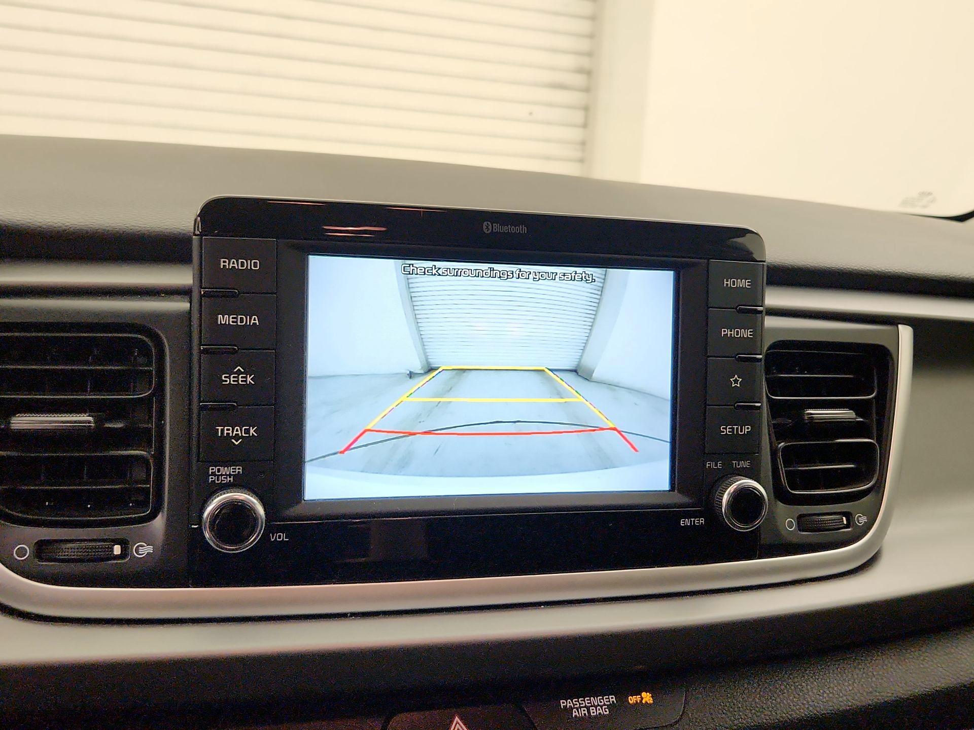 Thumbnail: 2020 Kia Rio - 14