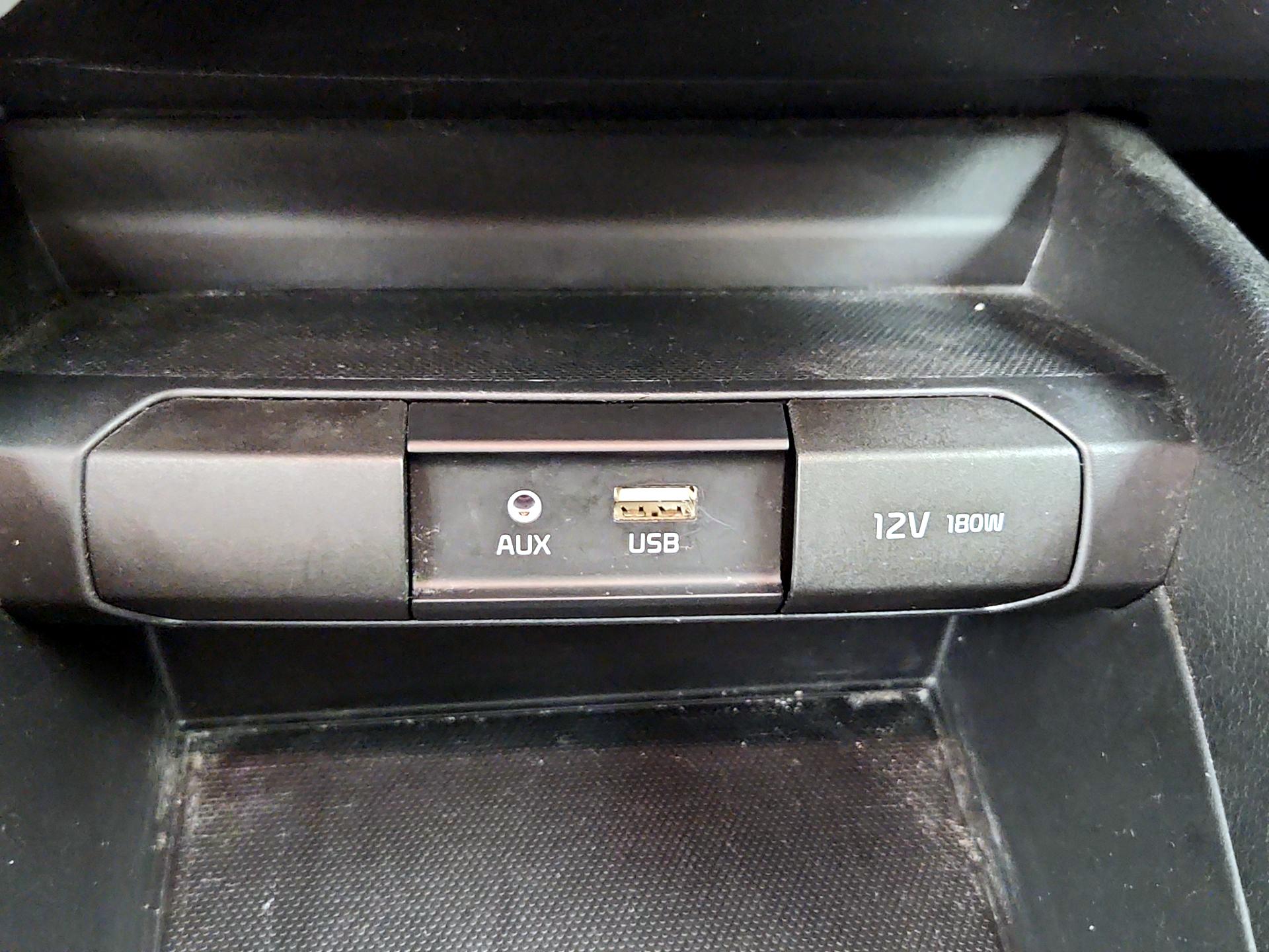 Thumbnail: 2020 Kia Rio - 18