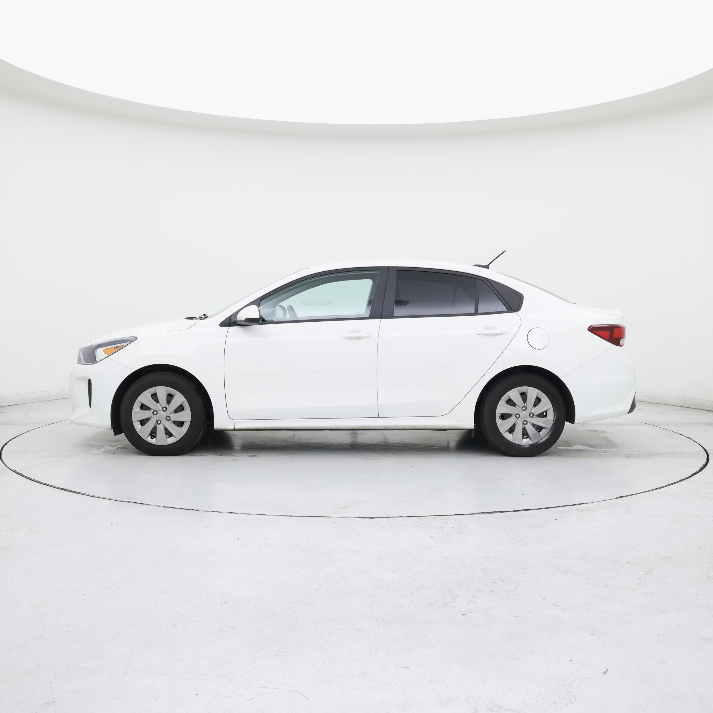 Thumbnail: 2020 Kia Rio - 3