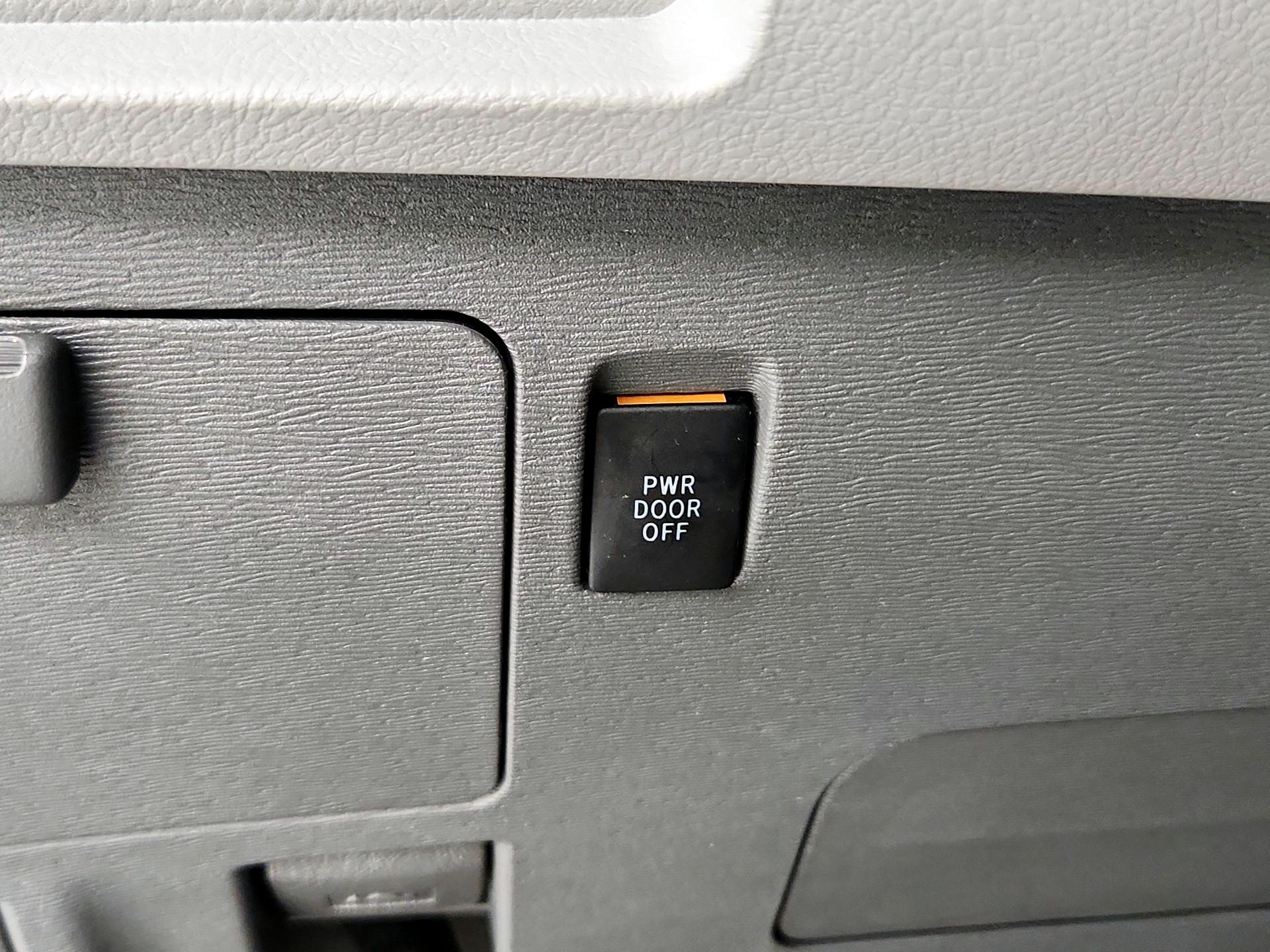 Thumbnail: 2019 Toyota Sienna - 13