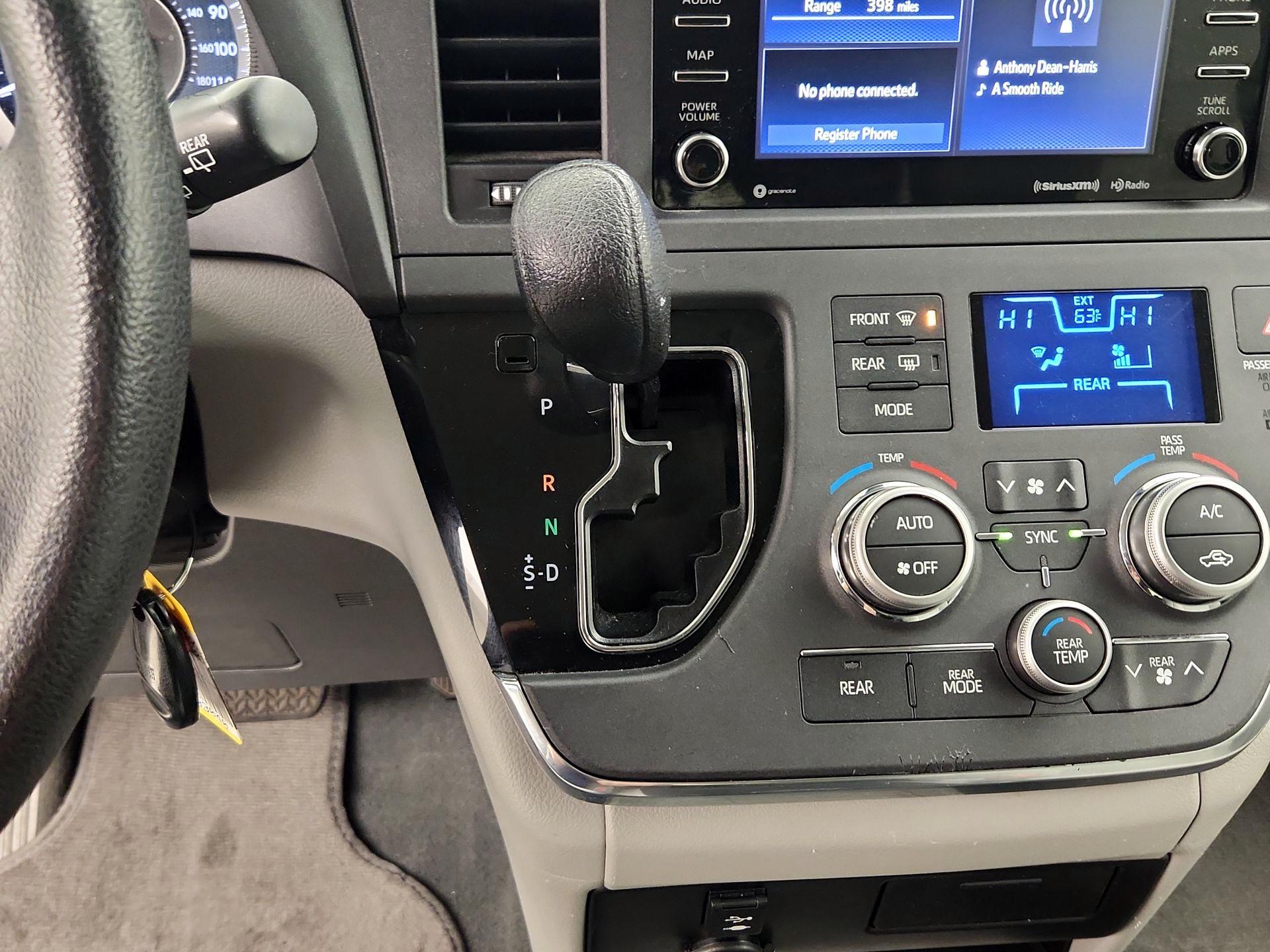 Thumbnail: 2019 Toyota Sienna - 17