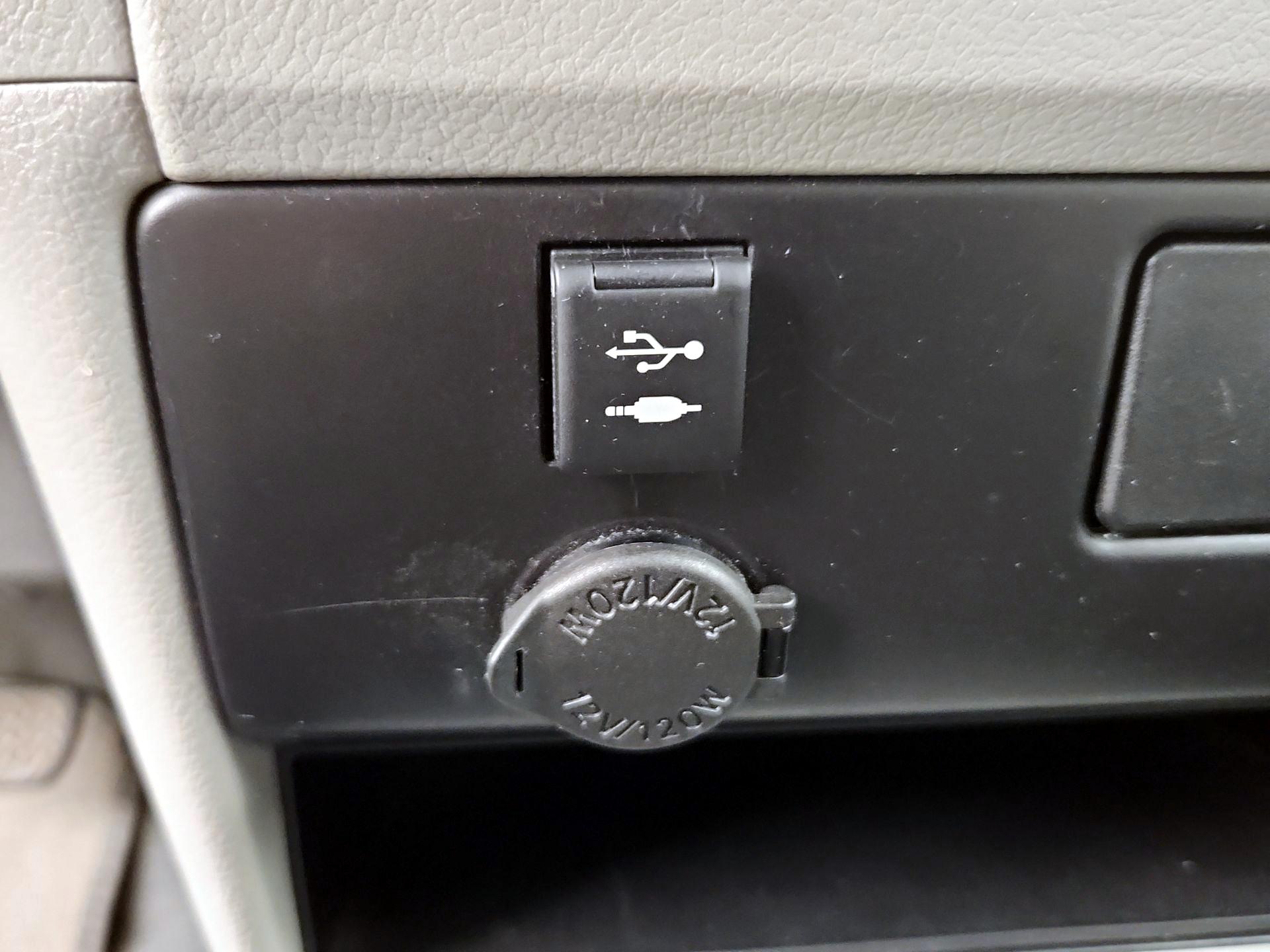 Thumbnail: 2019 Toyota Sienna - 18