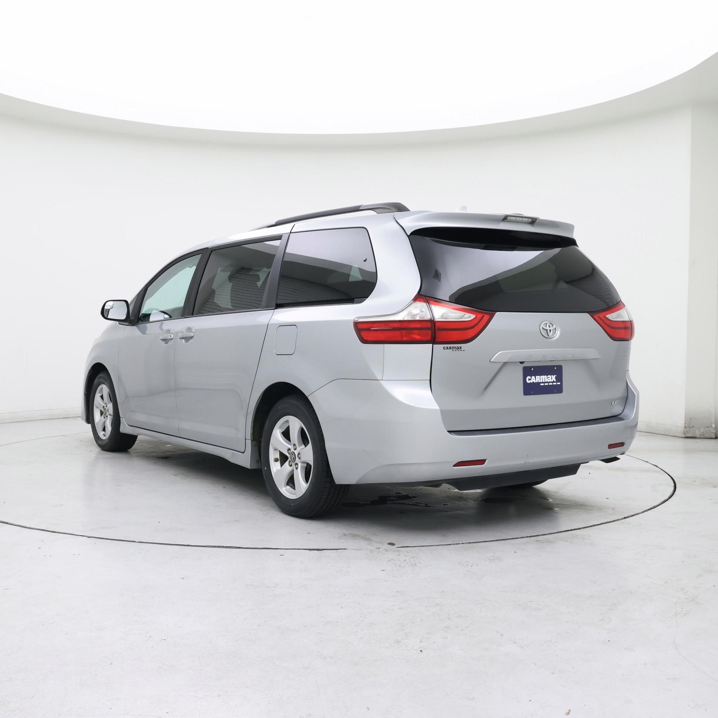 Thumbnail: 2019 Toyota Sienna - 2