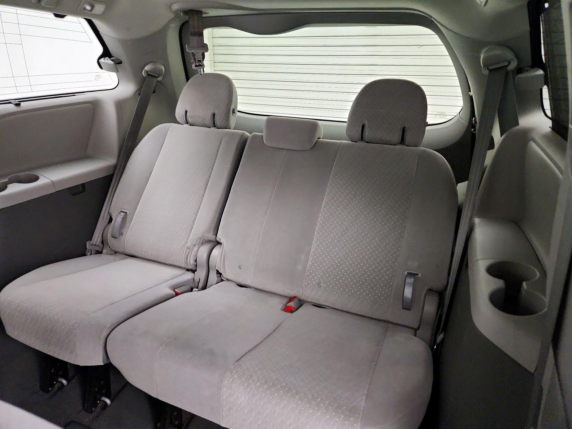 Thumbnail: 2019 Toyota Sienna - 20